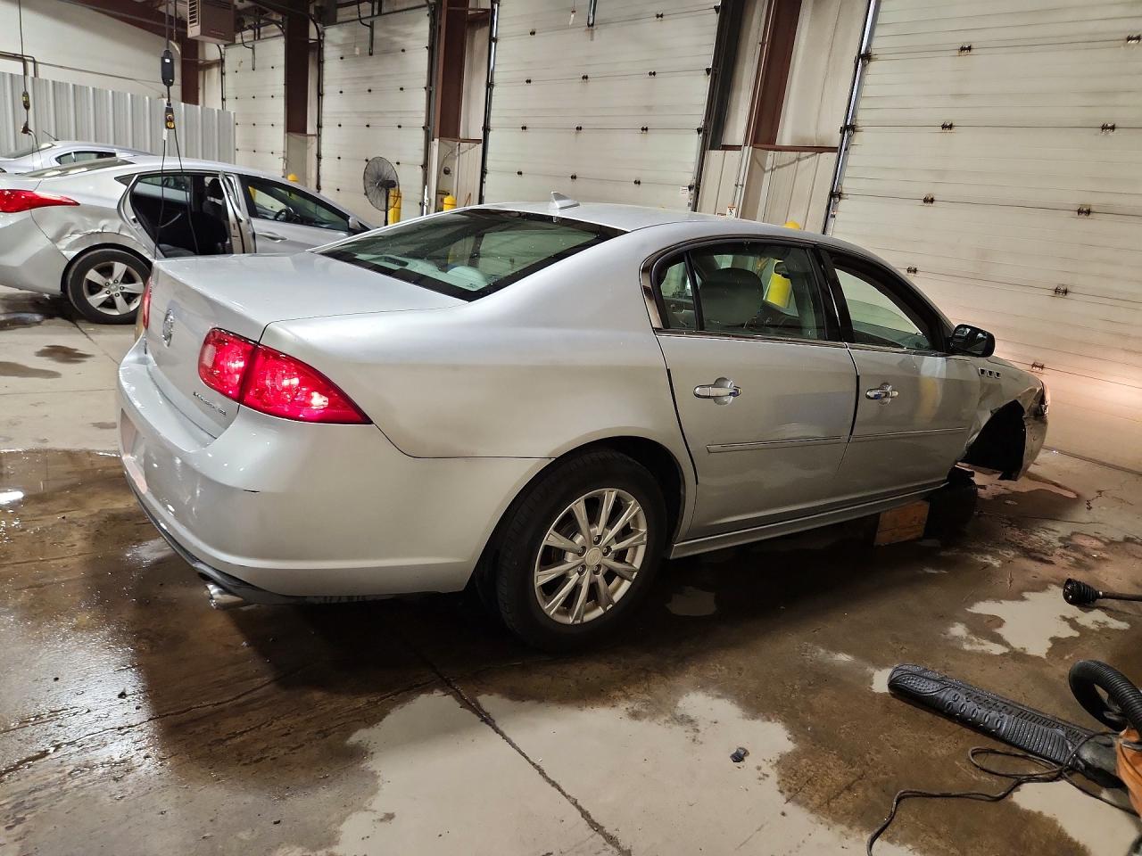 2011 Buick Lucerne Cx Silver vin: 1G4HA5EM3BU131794