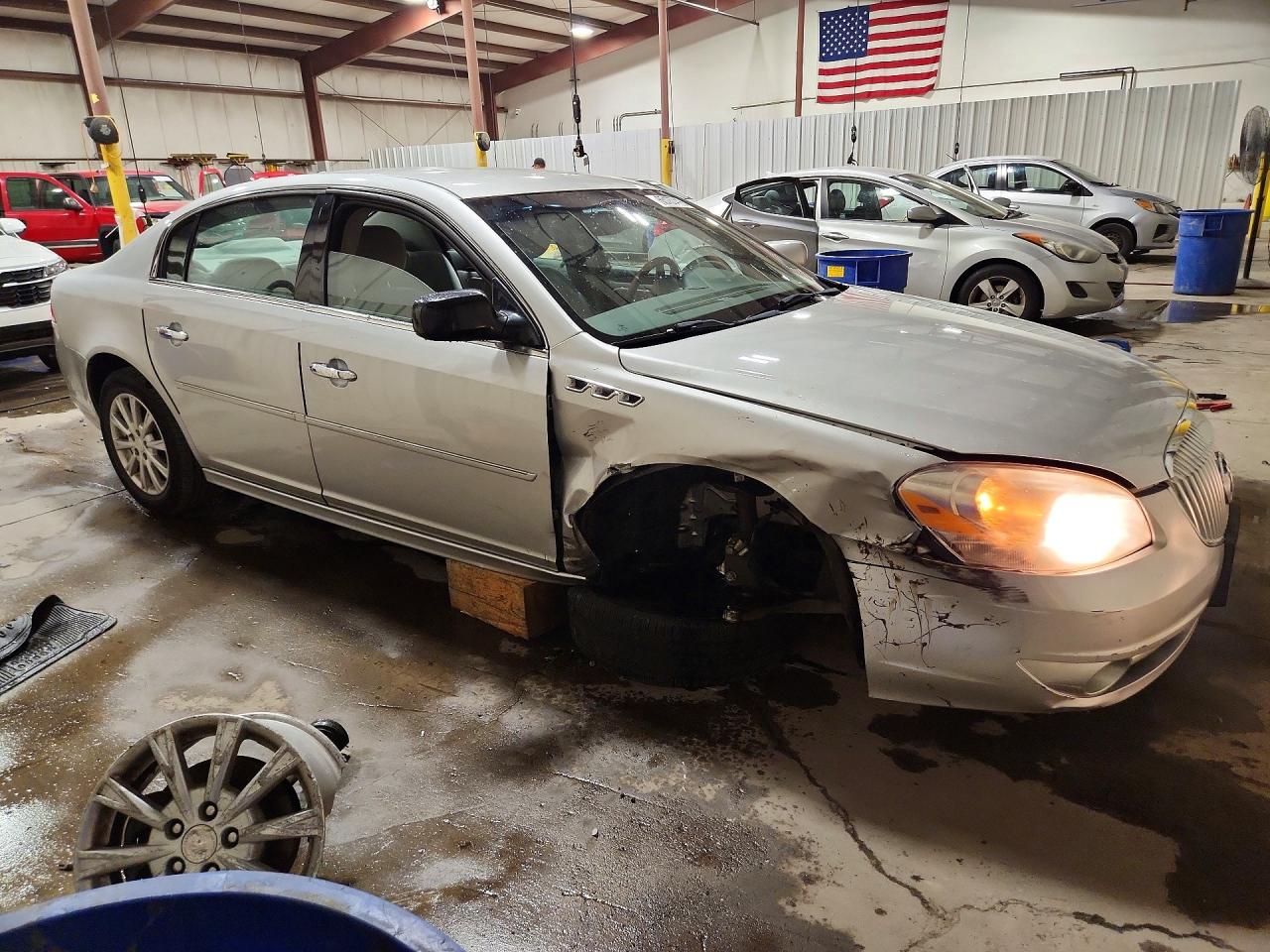 2011 Buick Lucerne Cx Silver vin: 1G4HA5EM3BU131794