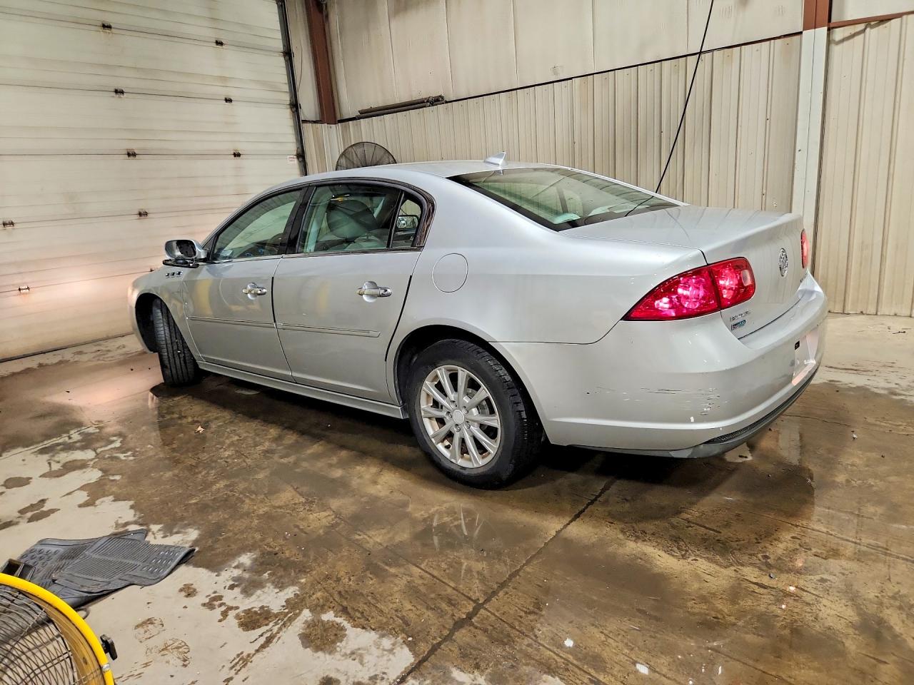2011 Buick Lucerne Cx Silver vin: 1G4HA5EM3BU131794