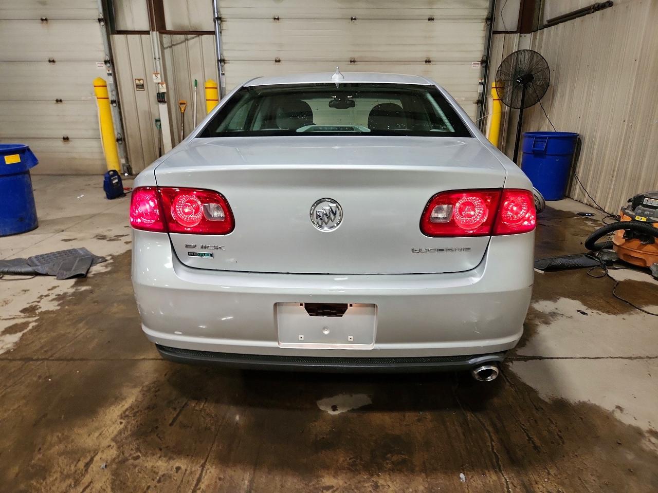 2011 Buick Lucerne Cx Silver vin: 1G4HA5EM3BU131794