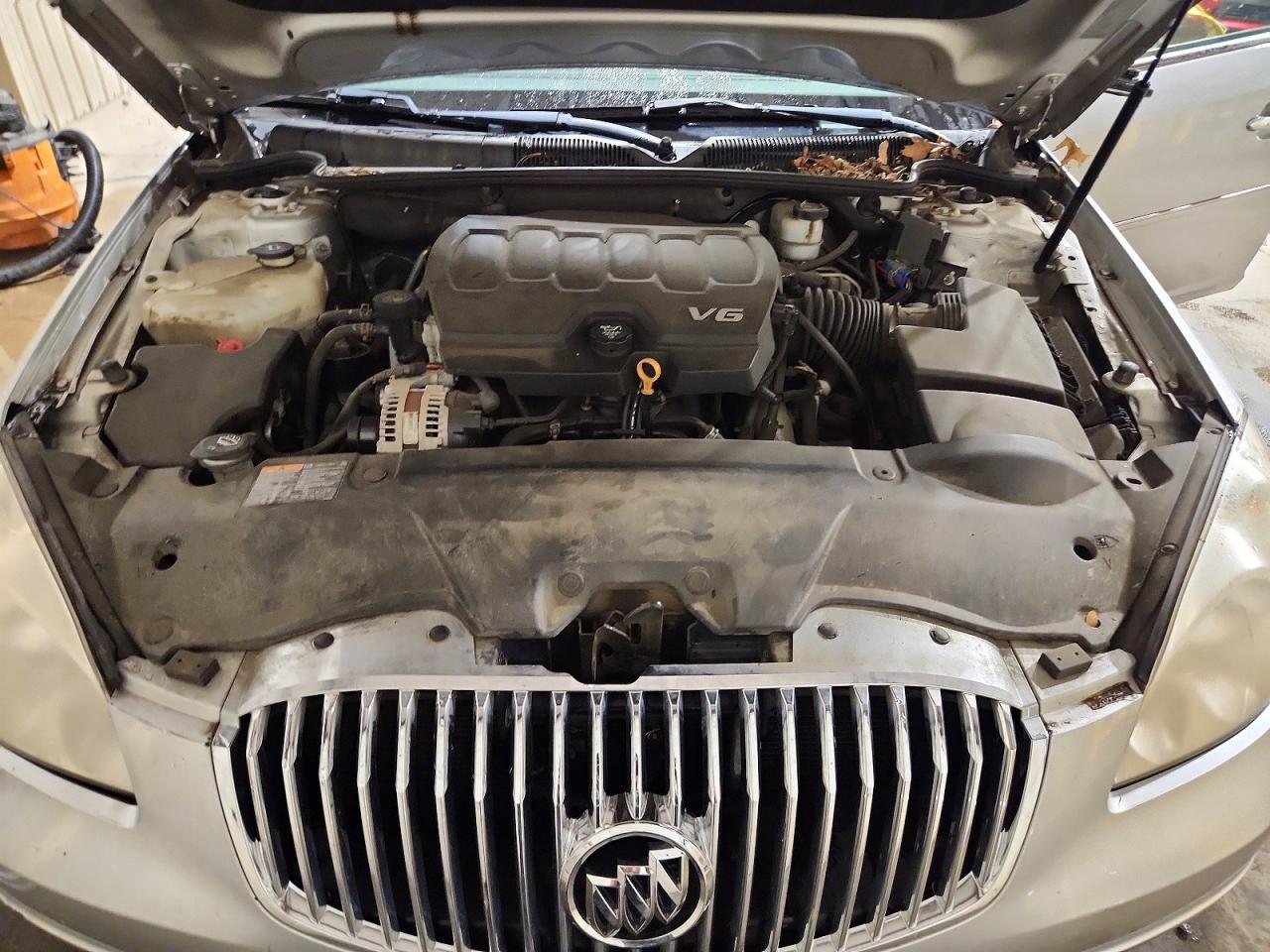 2011 Buick Lucerne Cx Silver vin: 1G4HA5EM3BU131794
