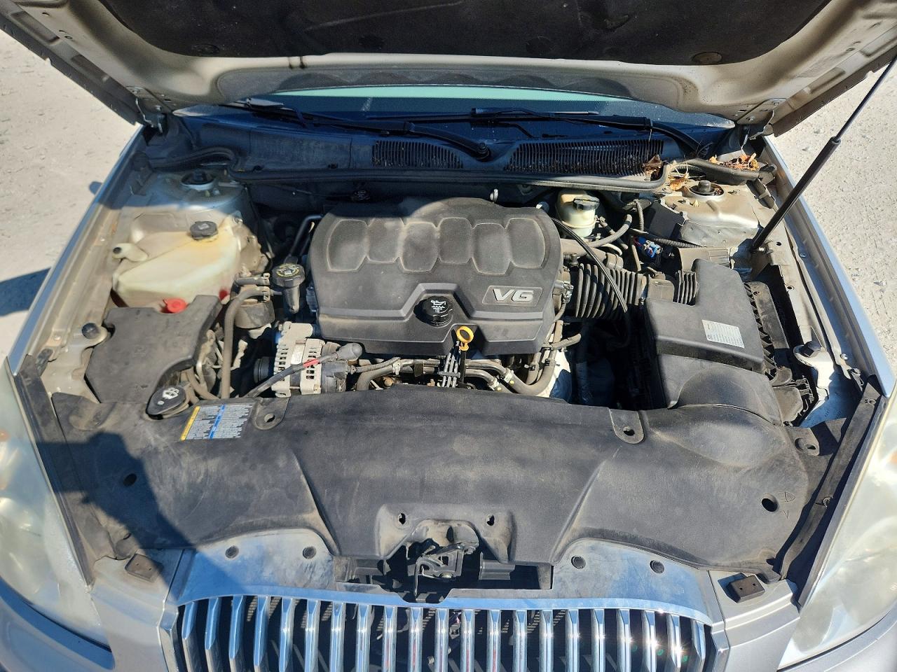 2010 Buick Lucerne Cx Silver vin: 1G4HA5EM6AU110615