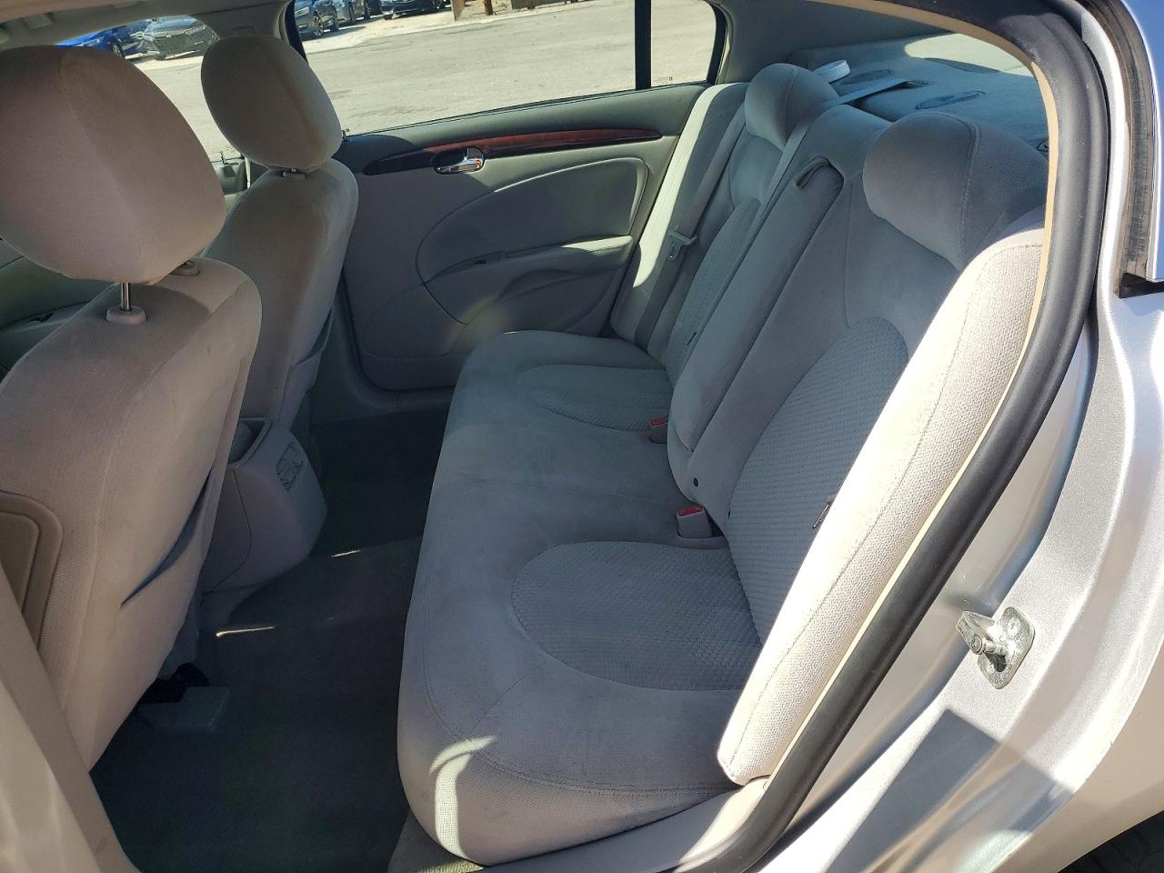 2010 Buick Lucerne Cx Silver vin: 1G4HA5EM8AU124063