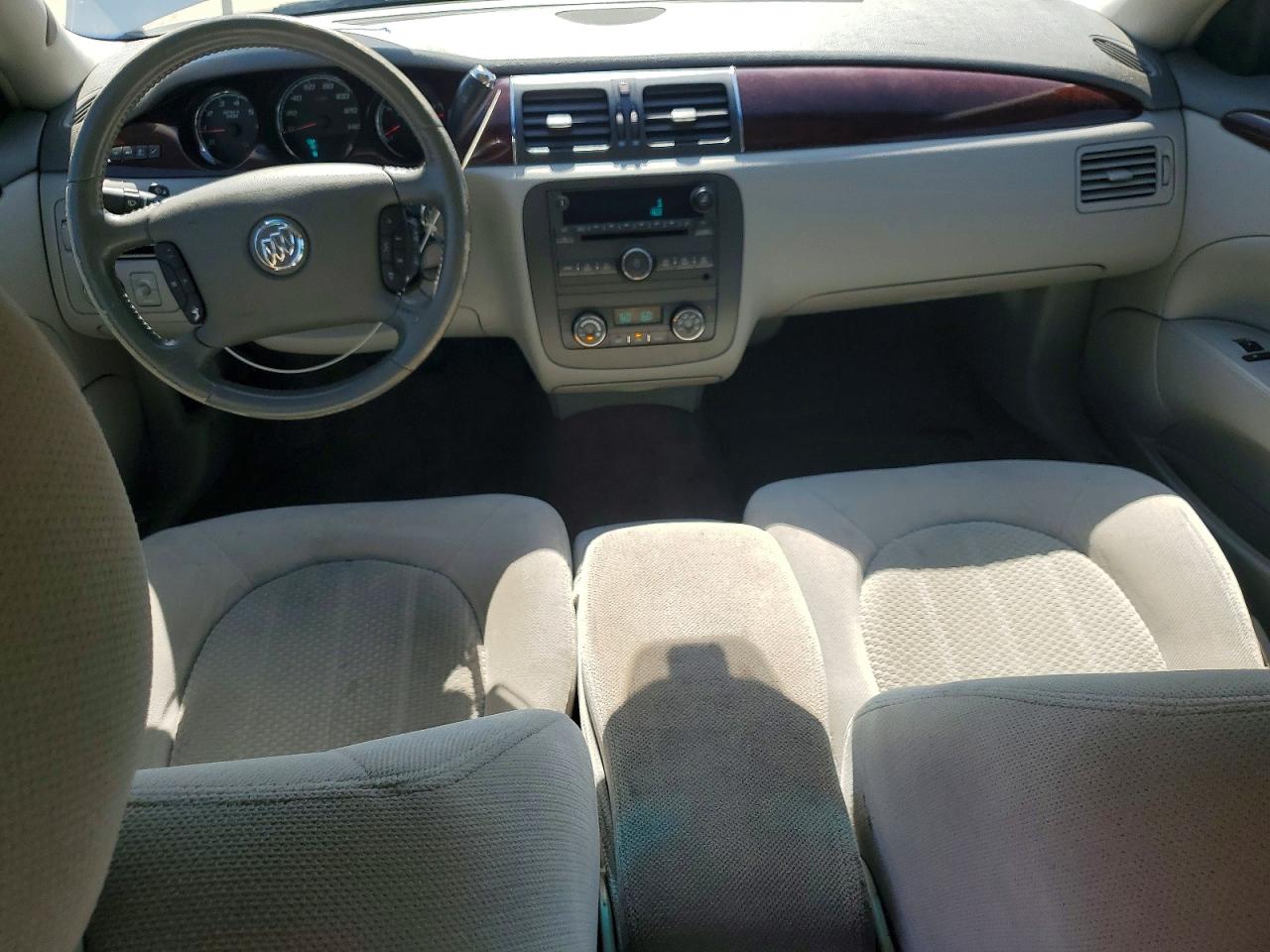 2010 Buick Lucerne Cx Silver vin: 1G4HA5EM8AU124063