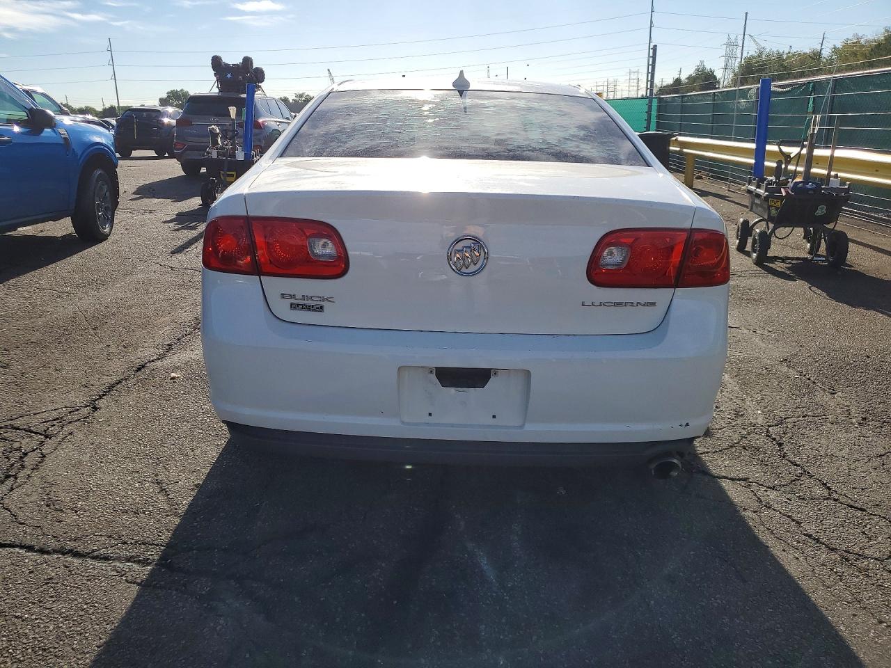 2011 Buick Lucerne Cx Белый vin: 1G4HA5EM9BU143951