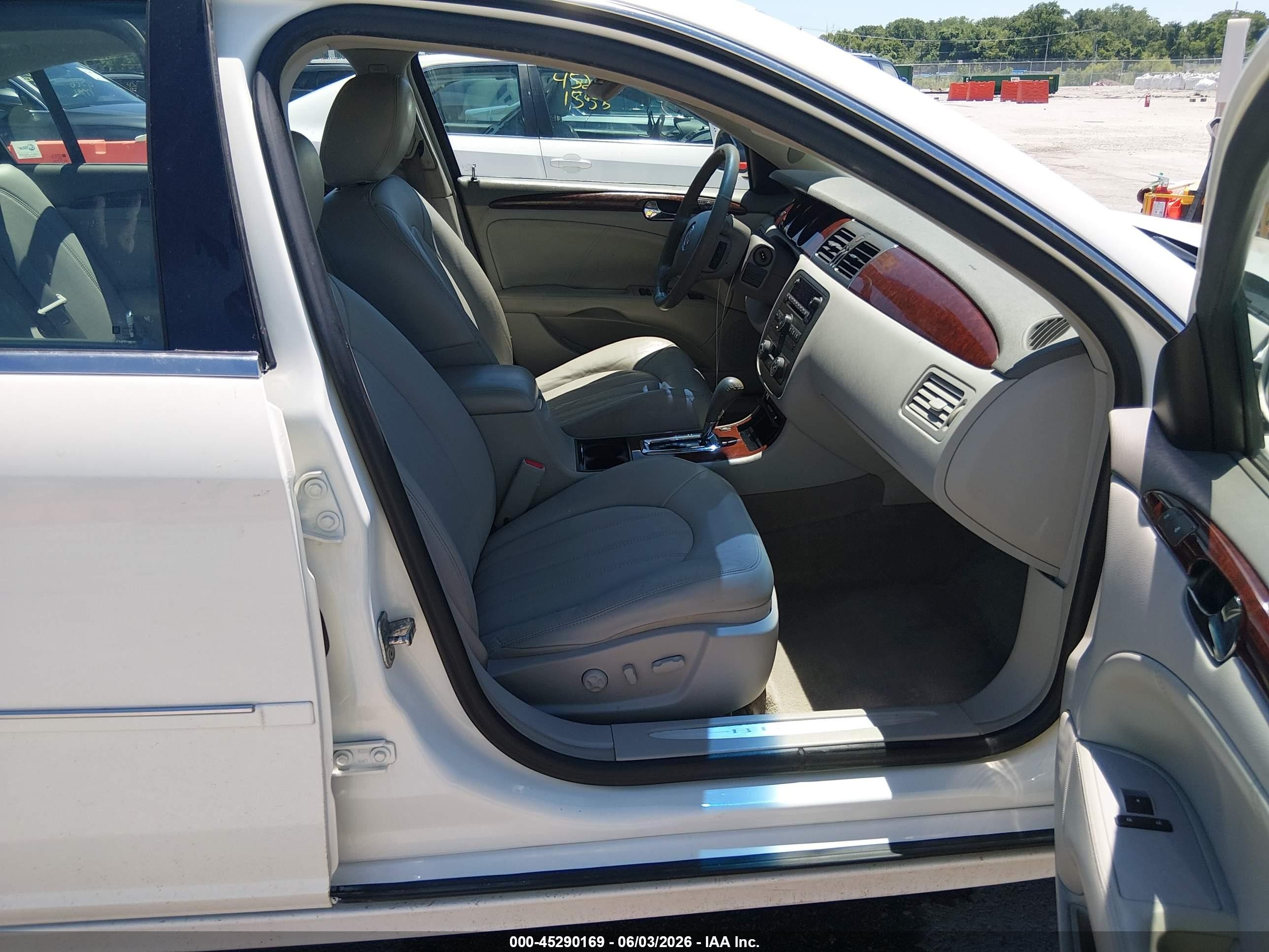 2010 Buick Lucerne Cxl White vin: 1G4HC5E17AU102846