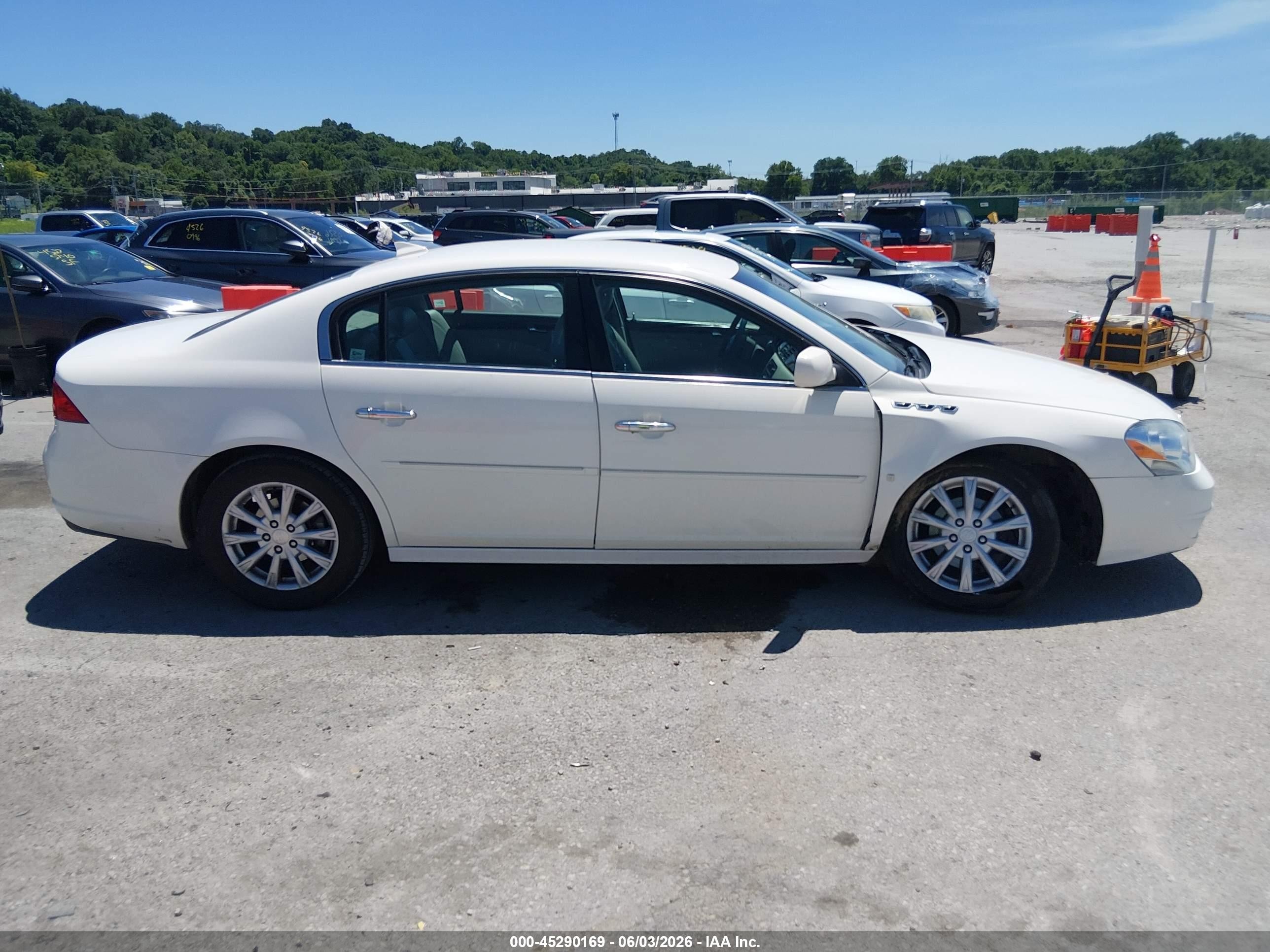 2010 Buick Lucerne Cxl White vin: 1G4HC5E17AU102846