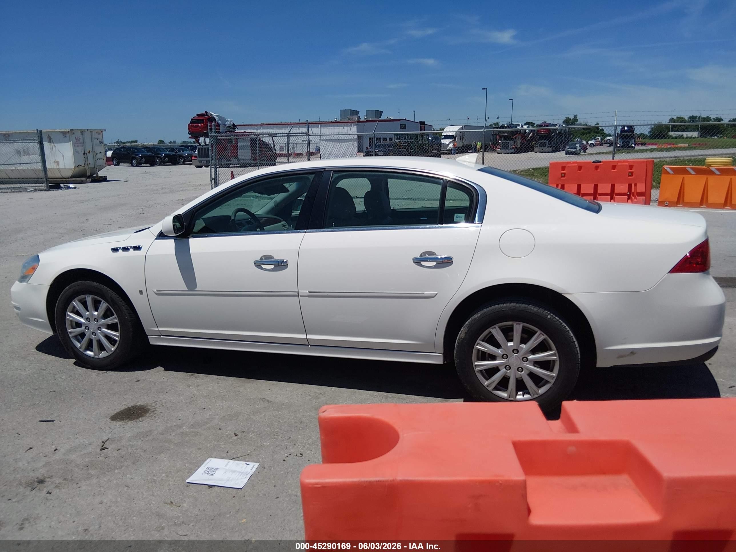 2010 Buick Lucerne Cxl White vin: 1G4HC5E17AU102846