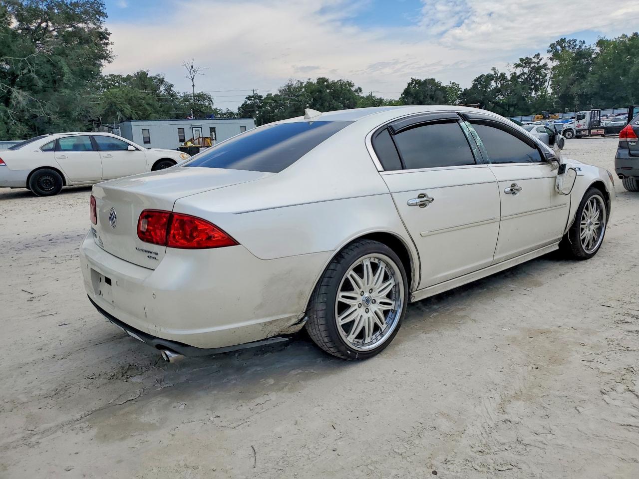 2011 Buick Lucerne Cxl White vin: 1G4HC5EM2BU120179