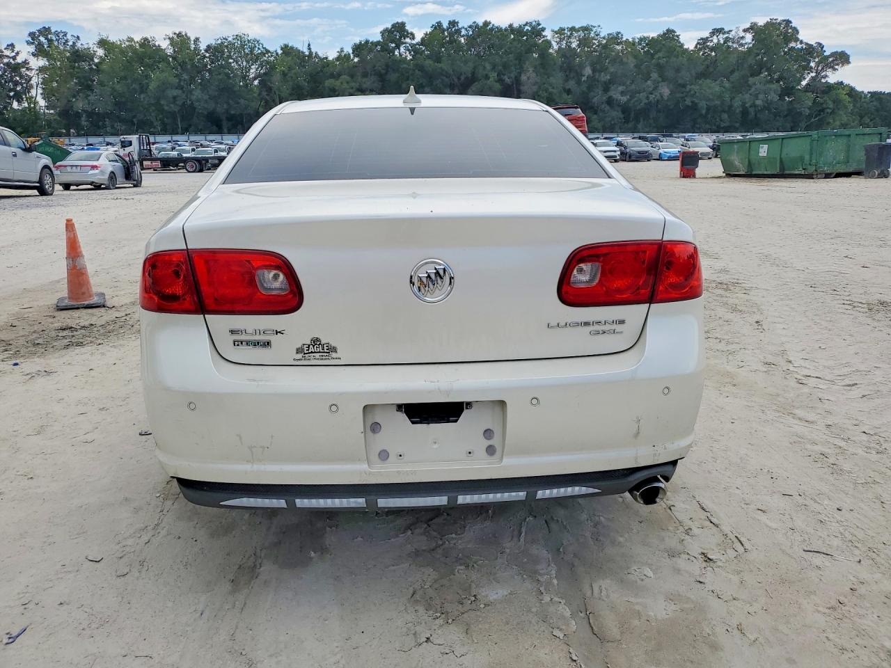2011 Buick Lucerne Cxl White vin: 1G4HC5EM2BU120179