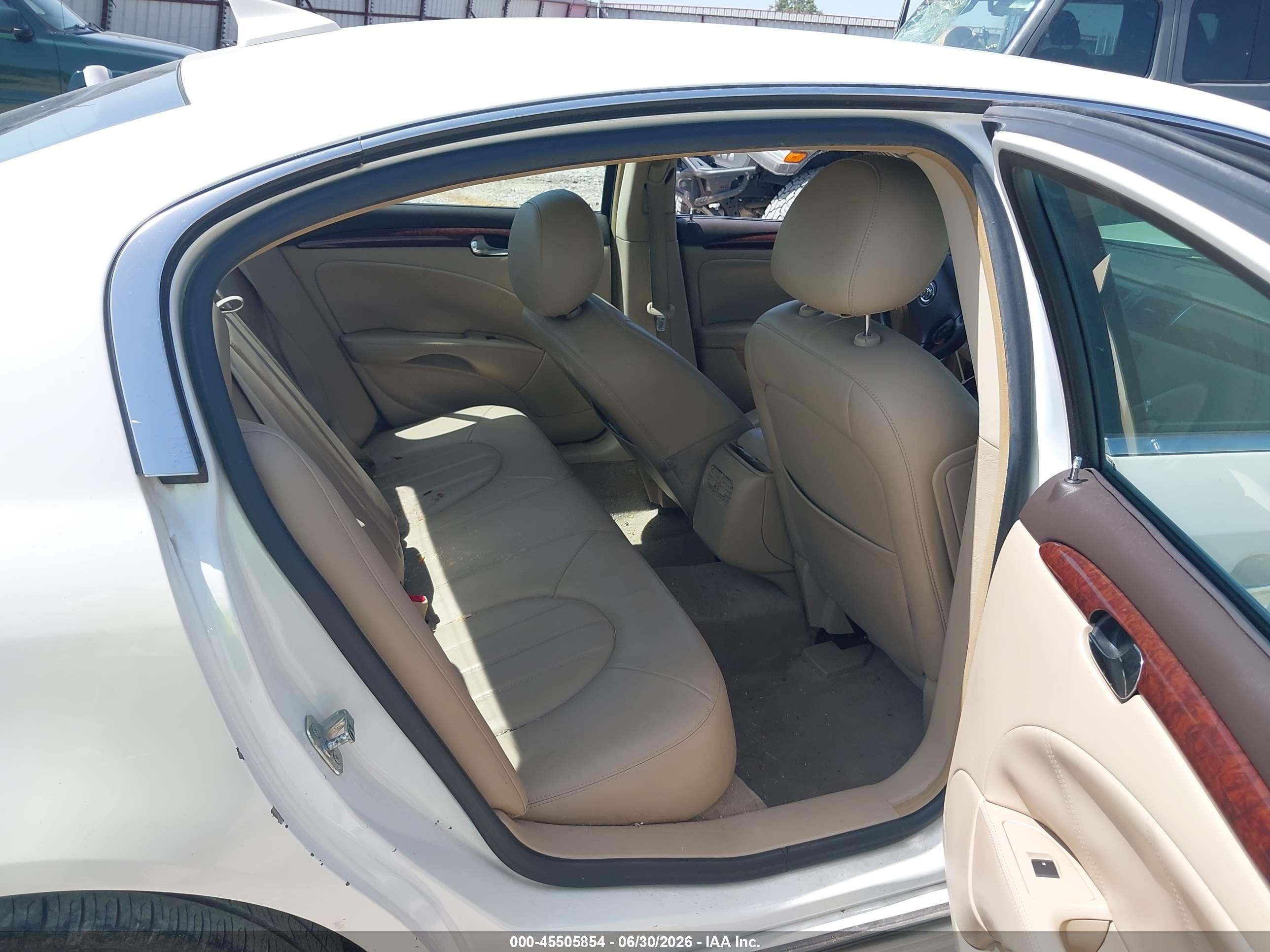 2011 Buick Lucerne Cxl White vin: 1G4HC5EM2BU140562