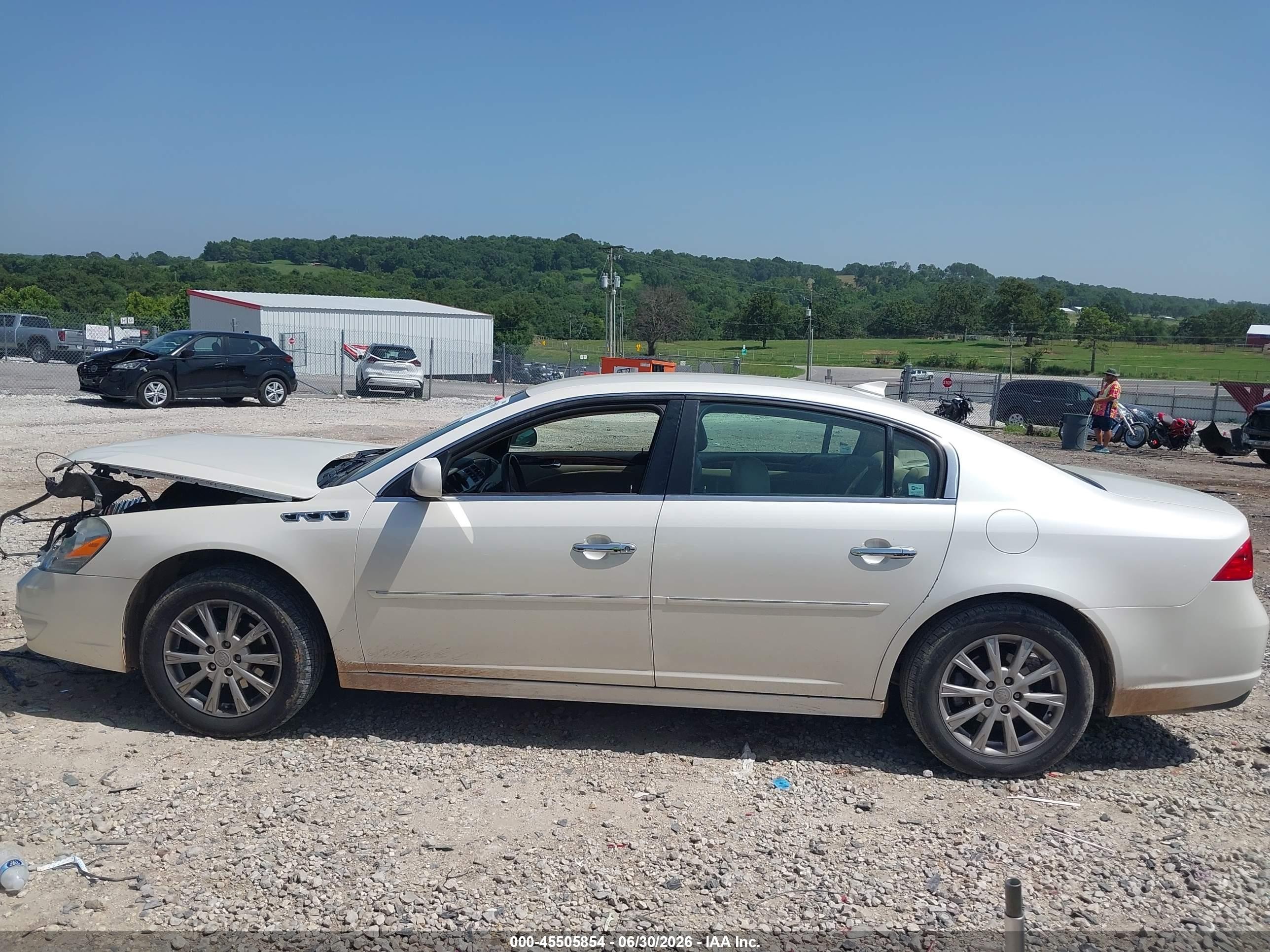 2011 Buick Lucerne Cxl White vin: 1G4HC5EM2BU140562