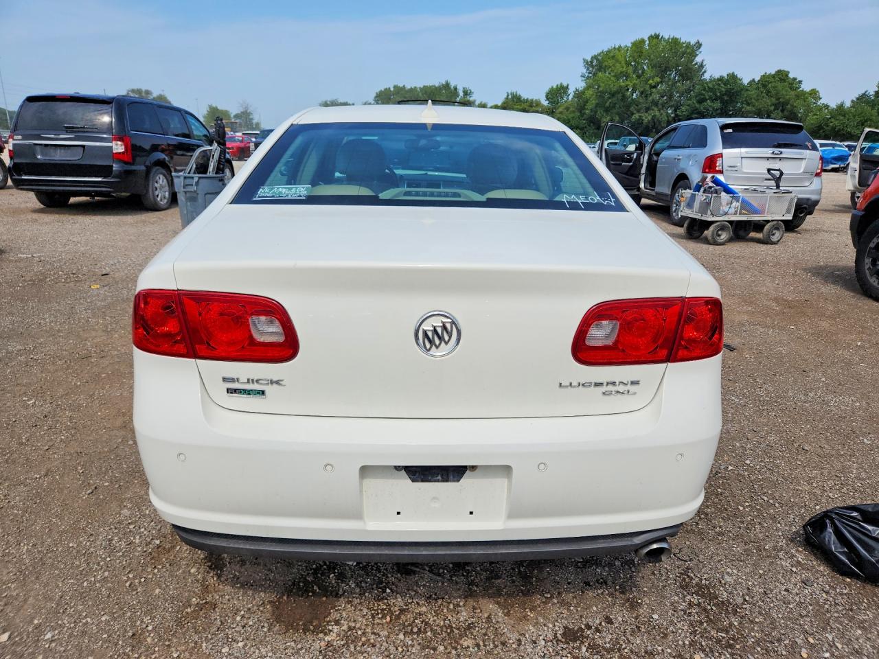 2011 Buick Lucerne Cxl White vin: 1G4HC5EM2BU142862