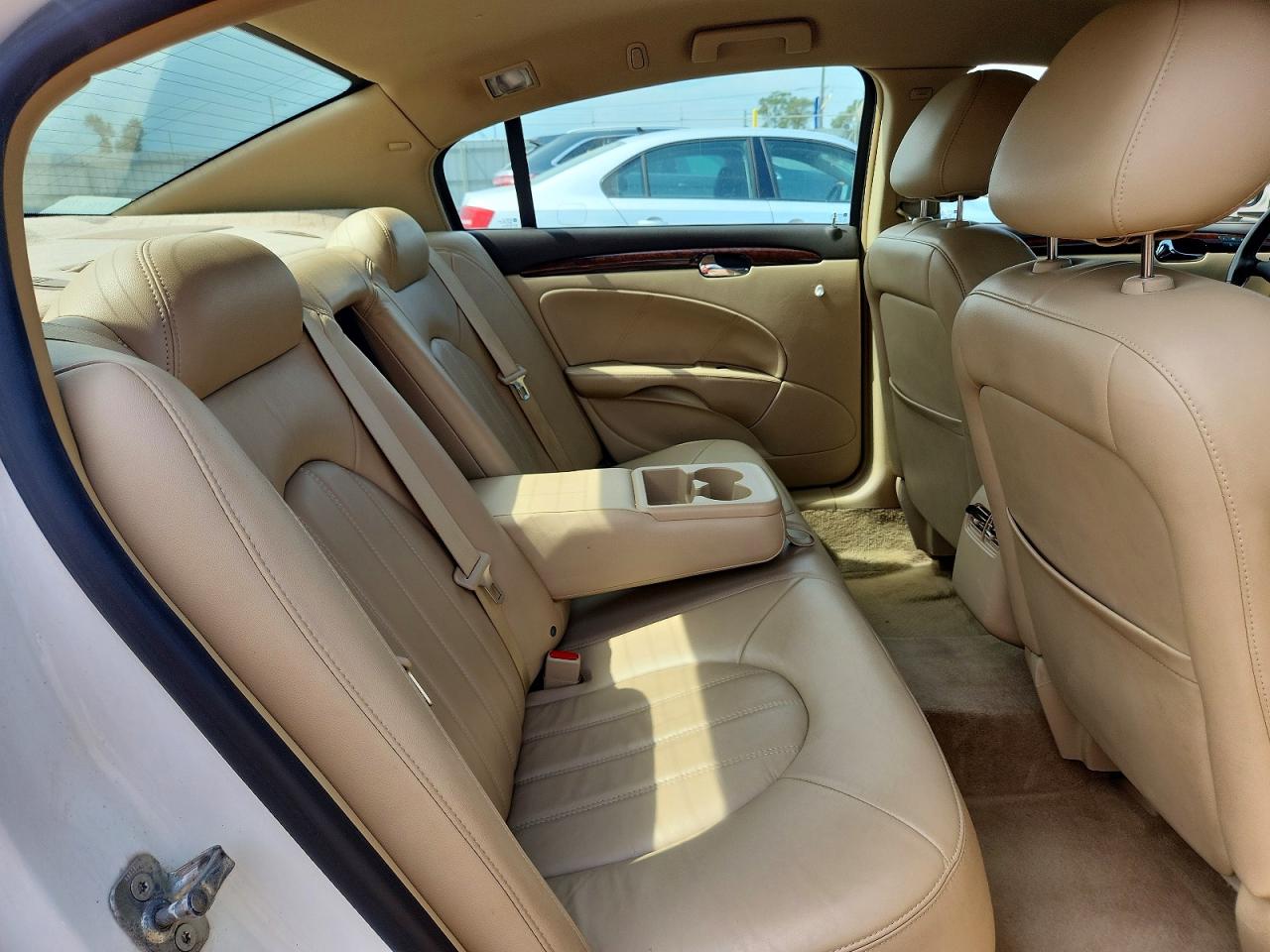 2011 Buick Lucerne Cxl White vin: 1G4HC5EM2BU142862