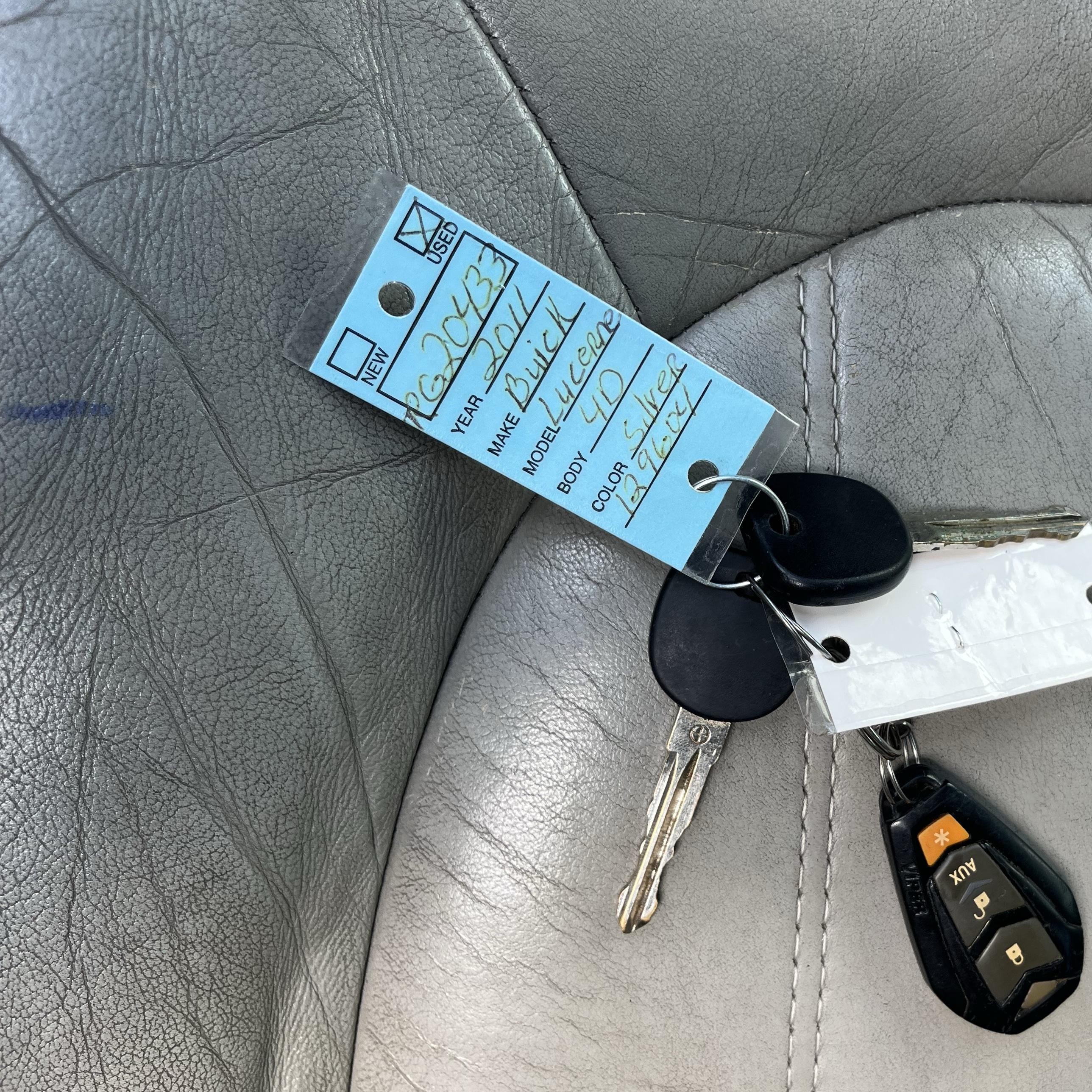 2011 Buick Lucerne Cxl Silver vin: 1G4HC5EM3BU129604