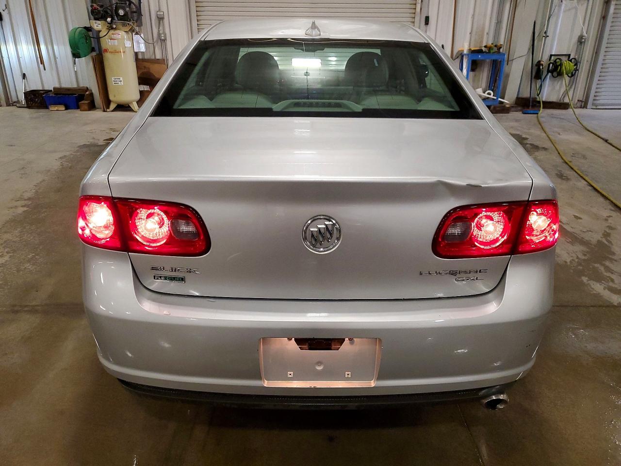 2010 Buick Lucerne Cxl Silver vin: 1G4HC5EM4AU113555