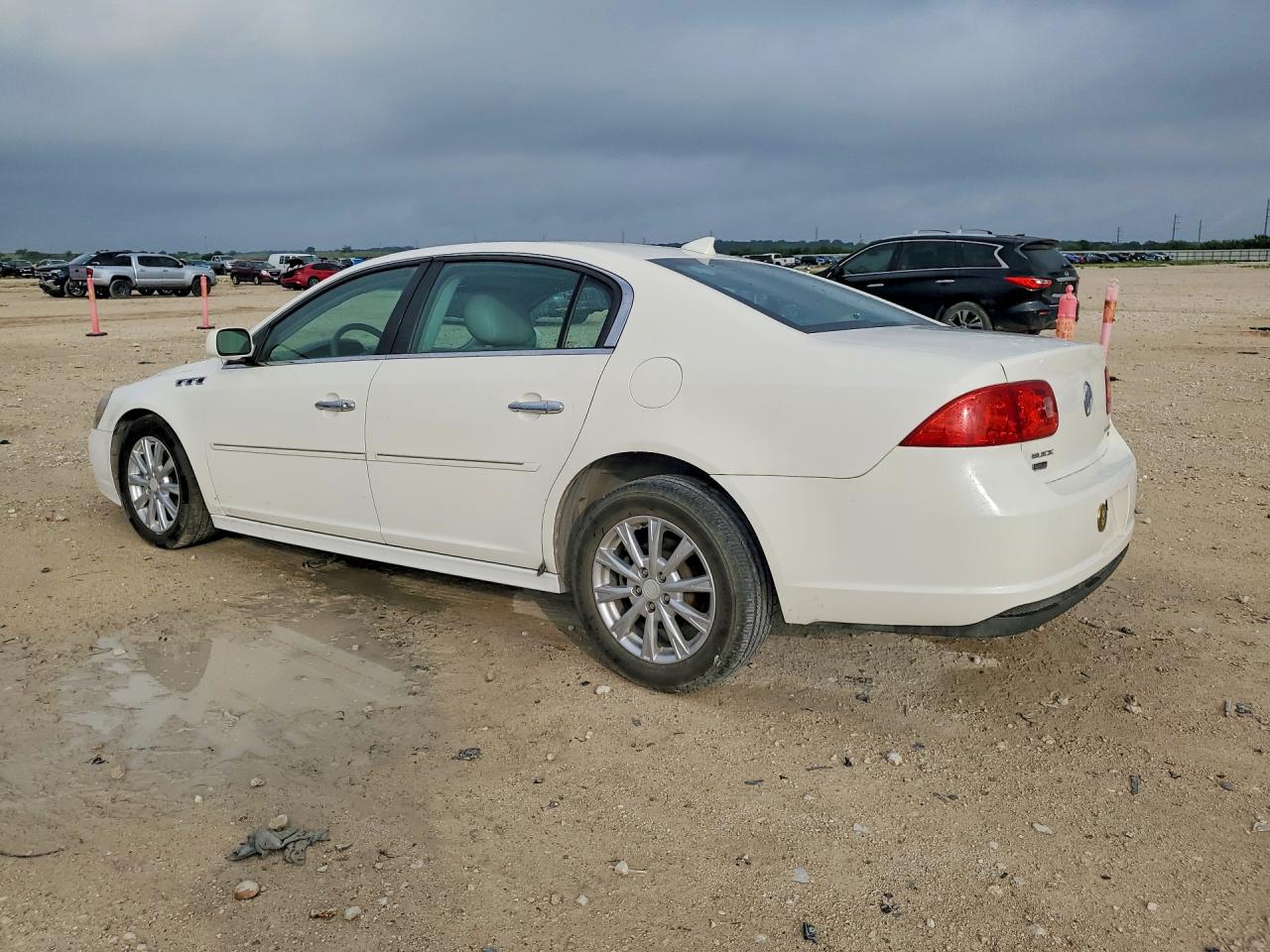 2011 Buick Lucerne Cxl White vin: 1G4HC5EM6BU152374