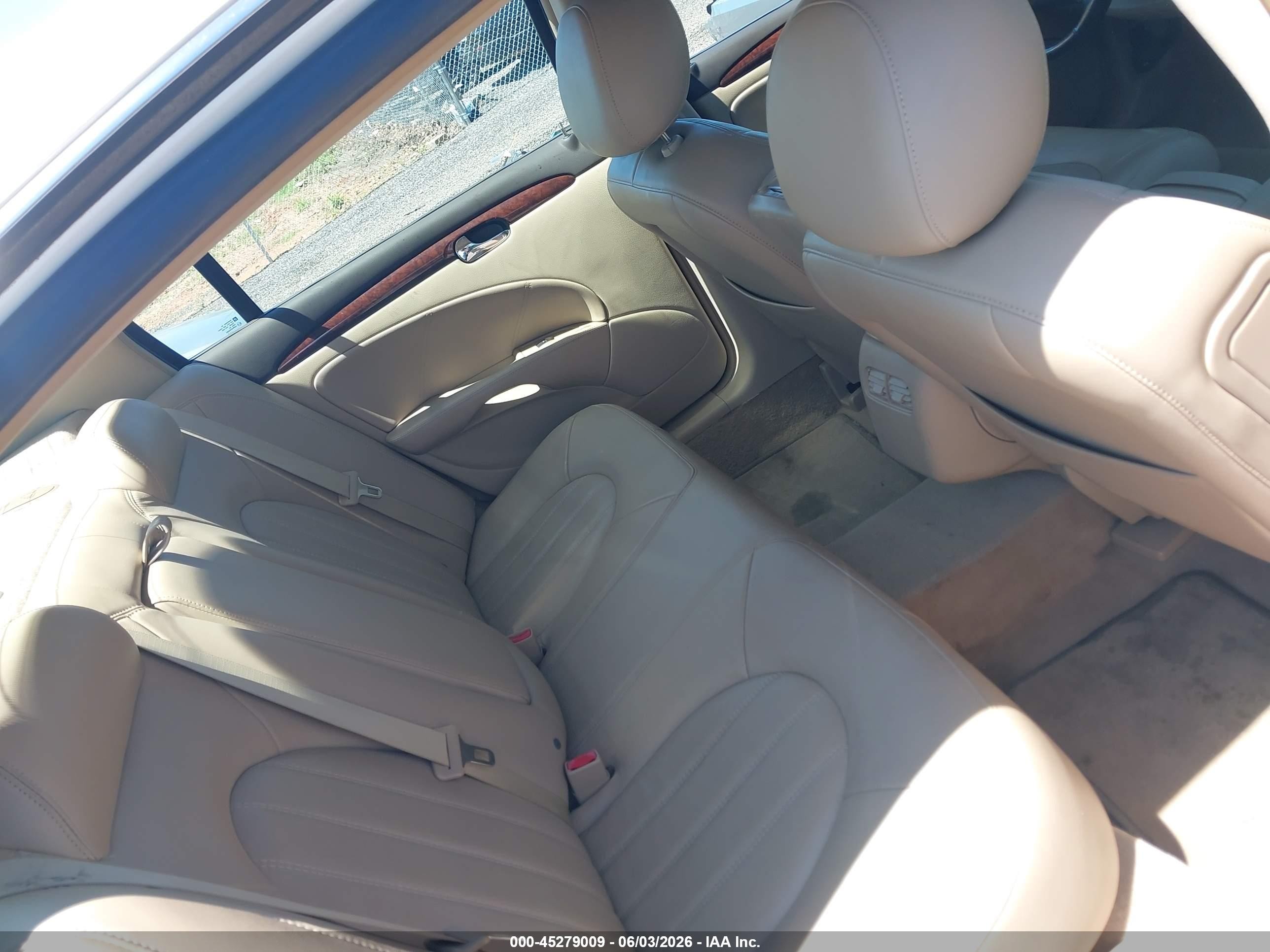 2011 Buick Lucerne Cxl White vin: 1G4HC5EM6BU152651