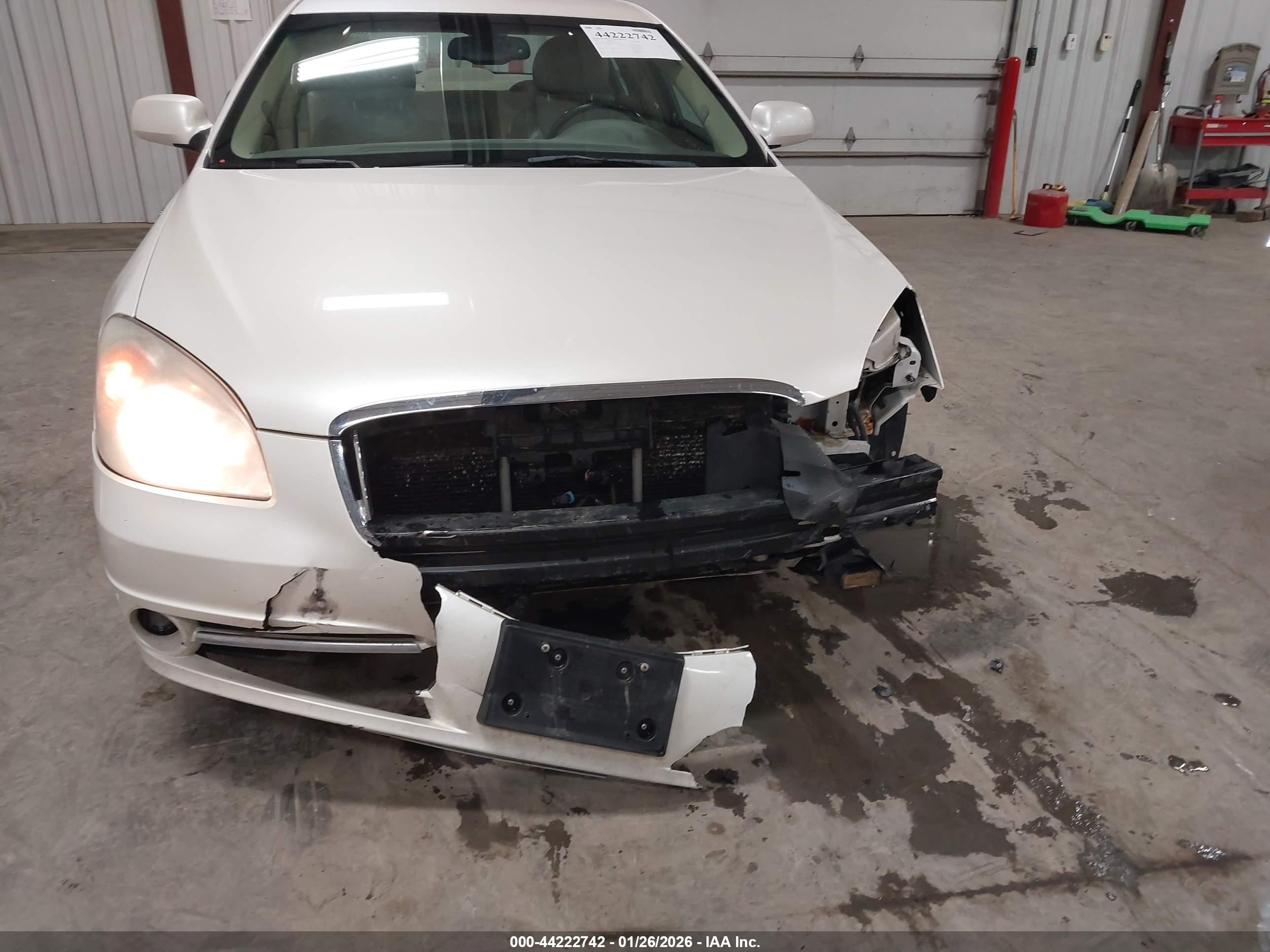 2011 Buick Lucerne Cxl White vin: 1G4HC5EM7BU123126