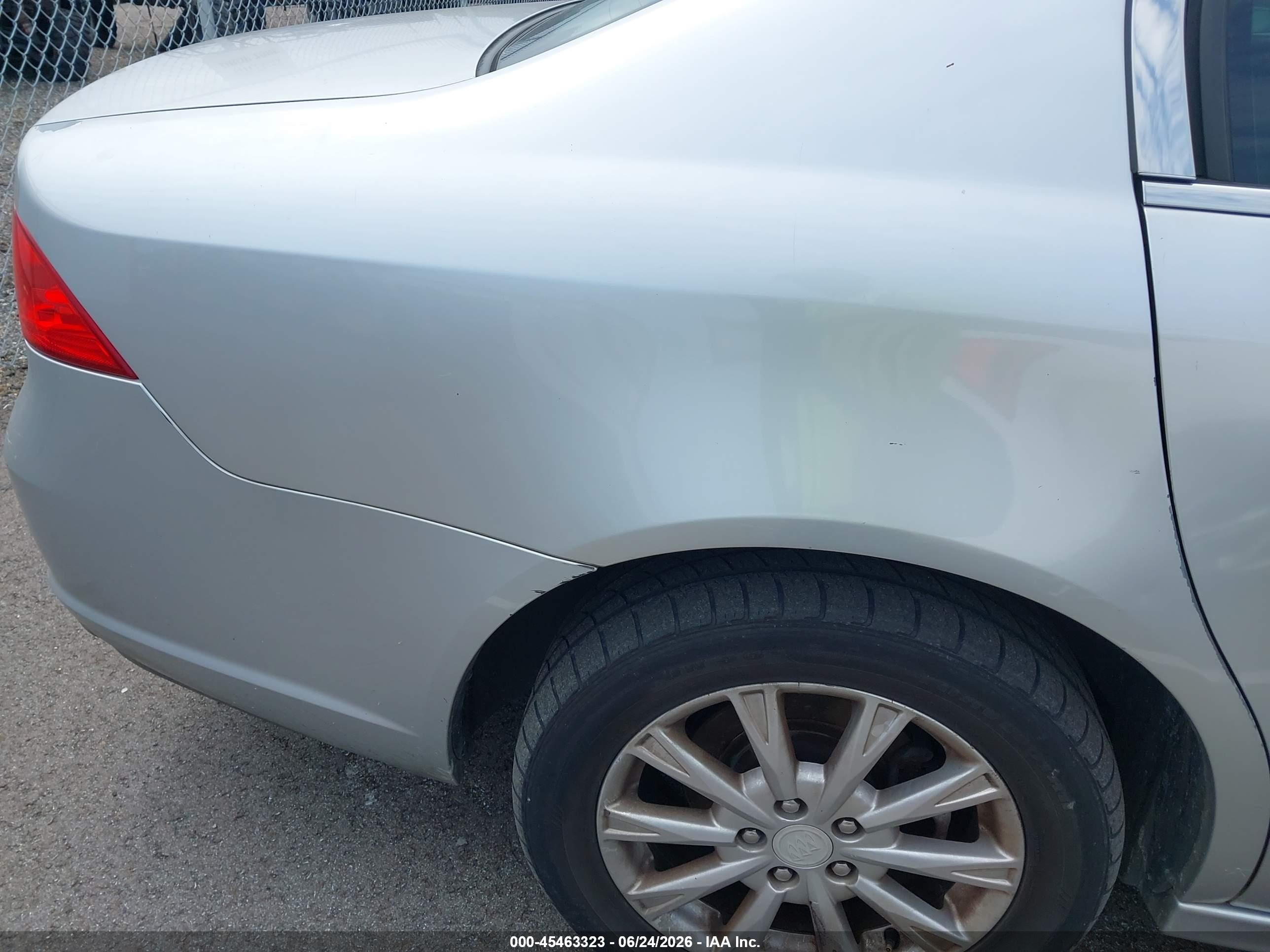 2010 Buick Lucerne Cxl Silver vin: 1G4HC5EM8AU131282