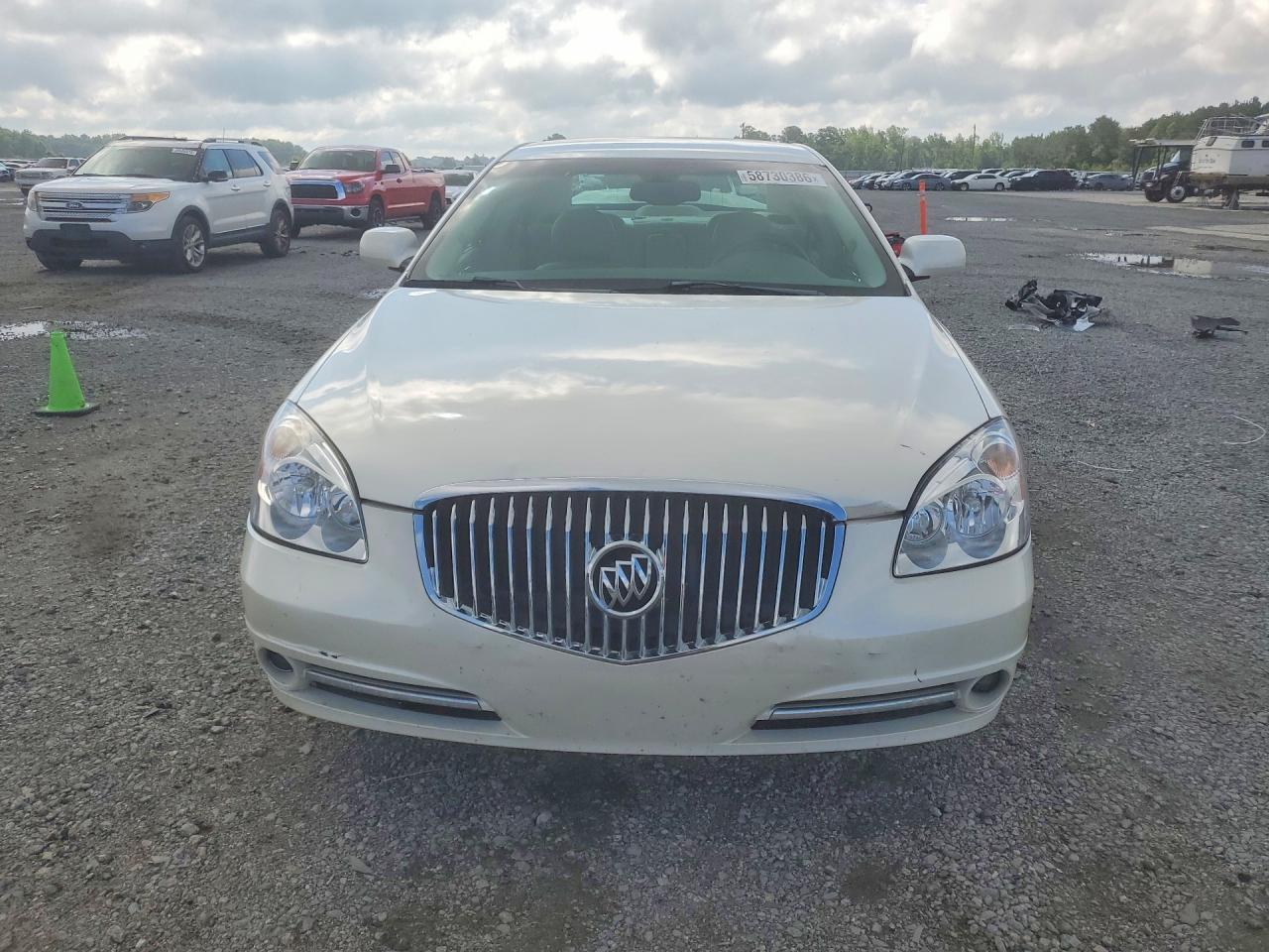 2011 Buick Lucerne White vin: 1G4HC5EMXBU104389