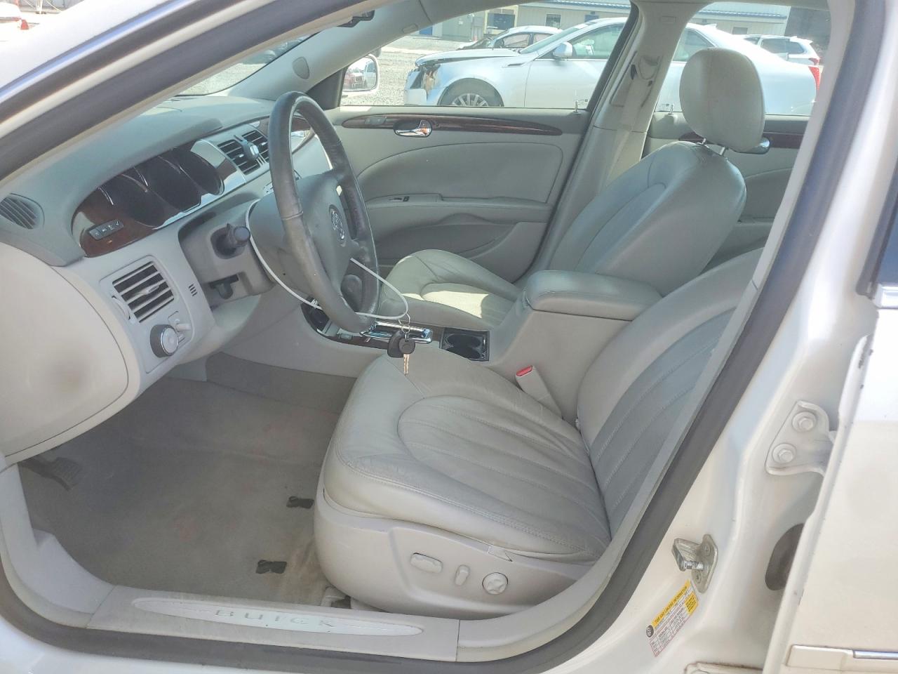 2011 Buick Lucerne White vin: 1G4HC5EMXBU104389