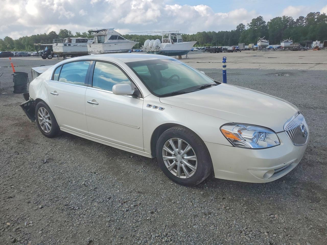 2011 Buick Lucerne White vin: 1G4HC5EMXBU104389