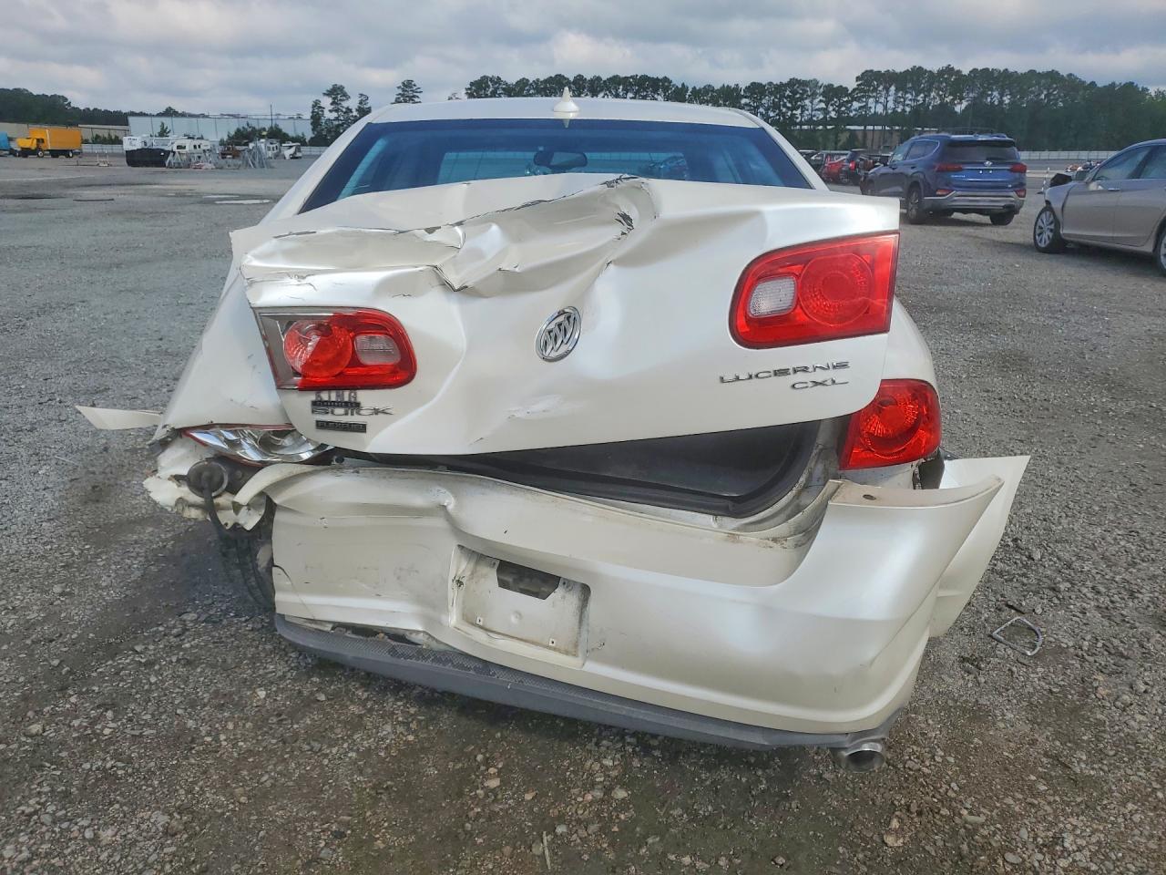2011 Buick Lucerne White vin: 1G4HC5EMXBU104389