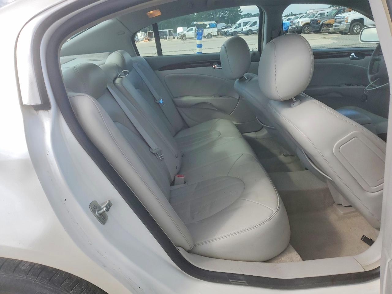 2011 Buick Lucerne White vin: 1G4HC5EMXBU104389