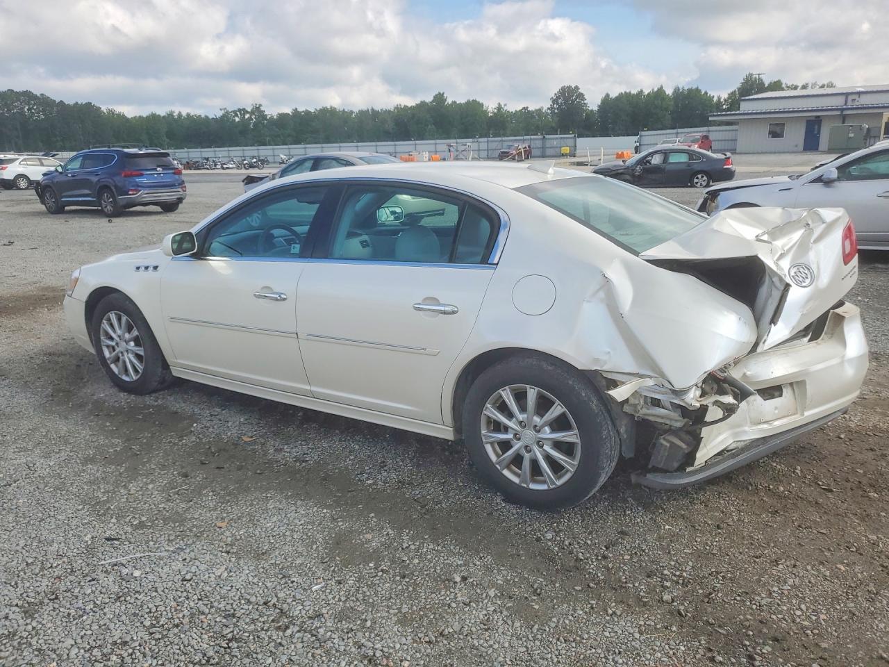 2011 Buick Lucerne White vin: 1G4HC5EMXBU104389
