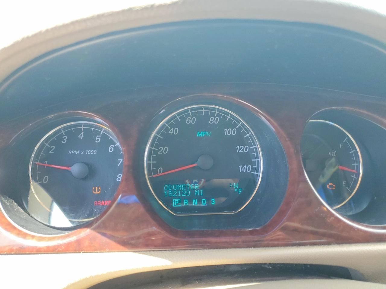 2006 Buick Lucerne White vin: 1G4HD57206U236673