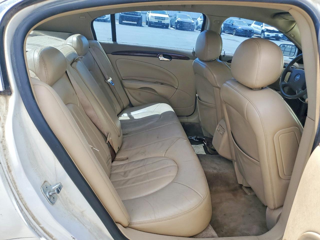 2006 Buick Lucerne White vin: 1G4HD57206U236673