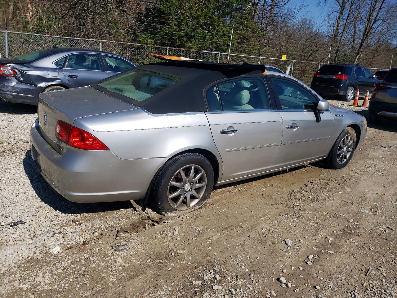 2011 Buick Lucerne Серебряный vin: 1G4HD57216U256477