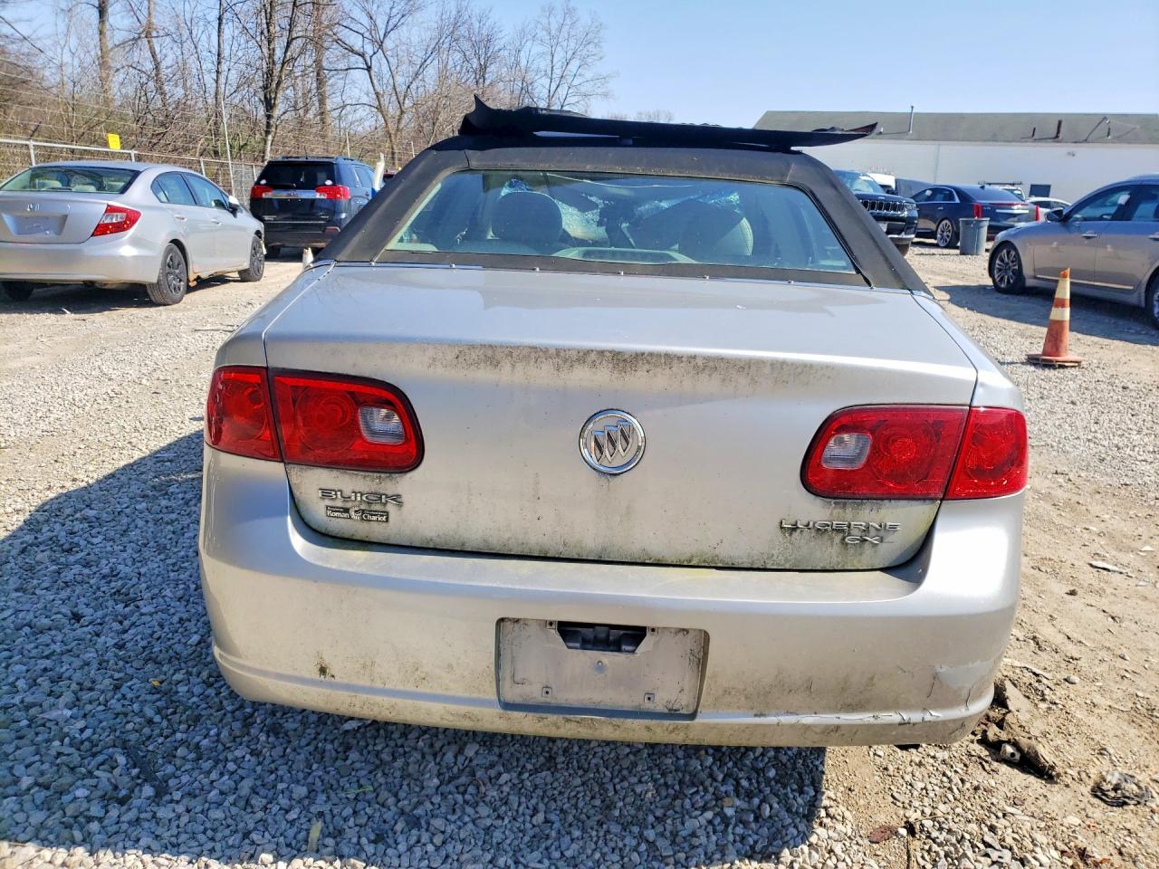 2011 Buick Lucerne Серебряный vin: 1G4HD57216U256477