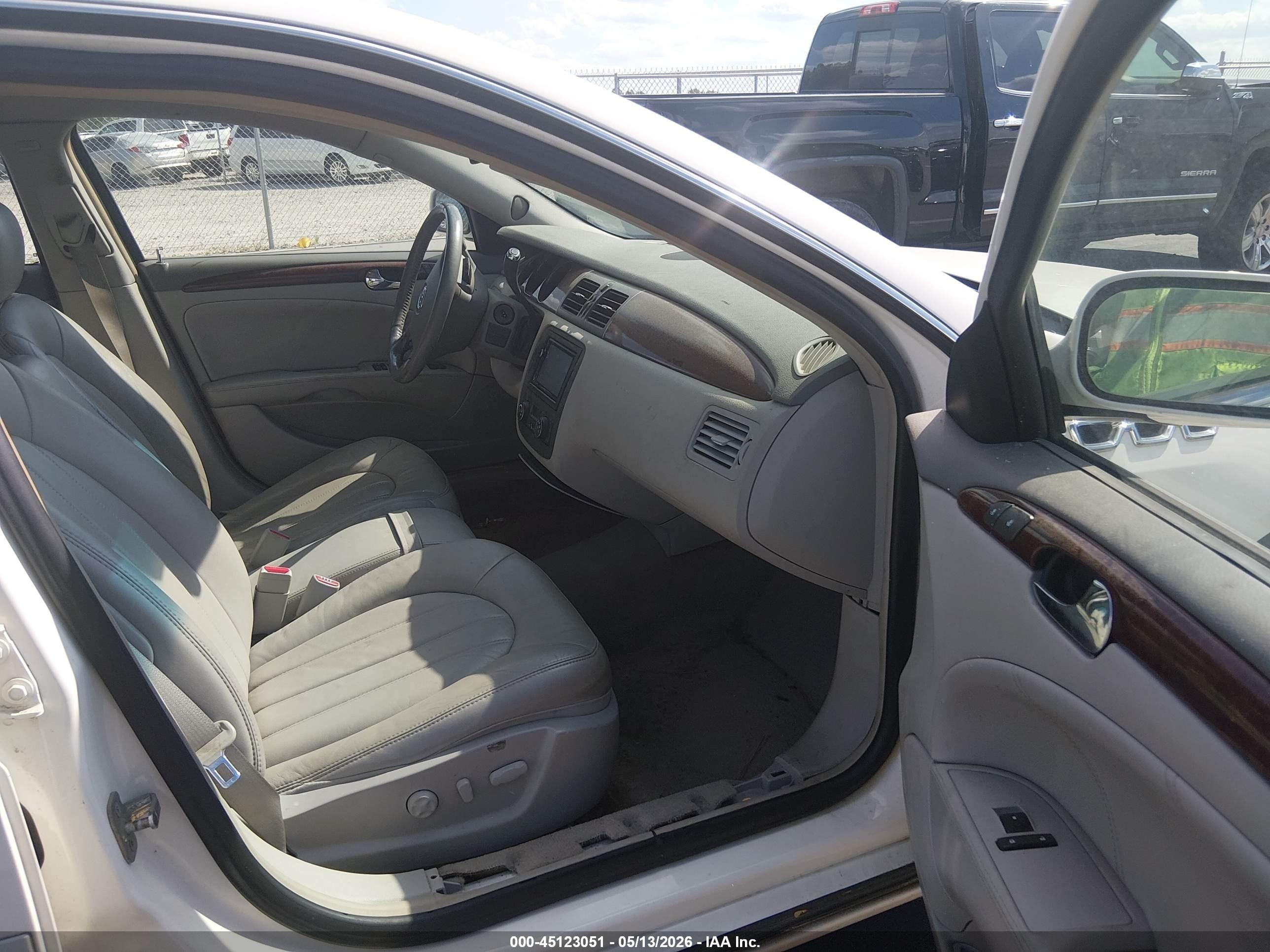 2008 Buick Lucerne Cxl White vin: 1G4HD57258U137995