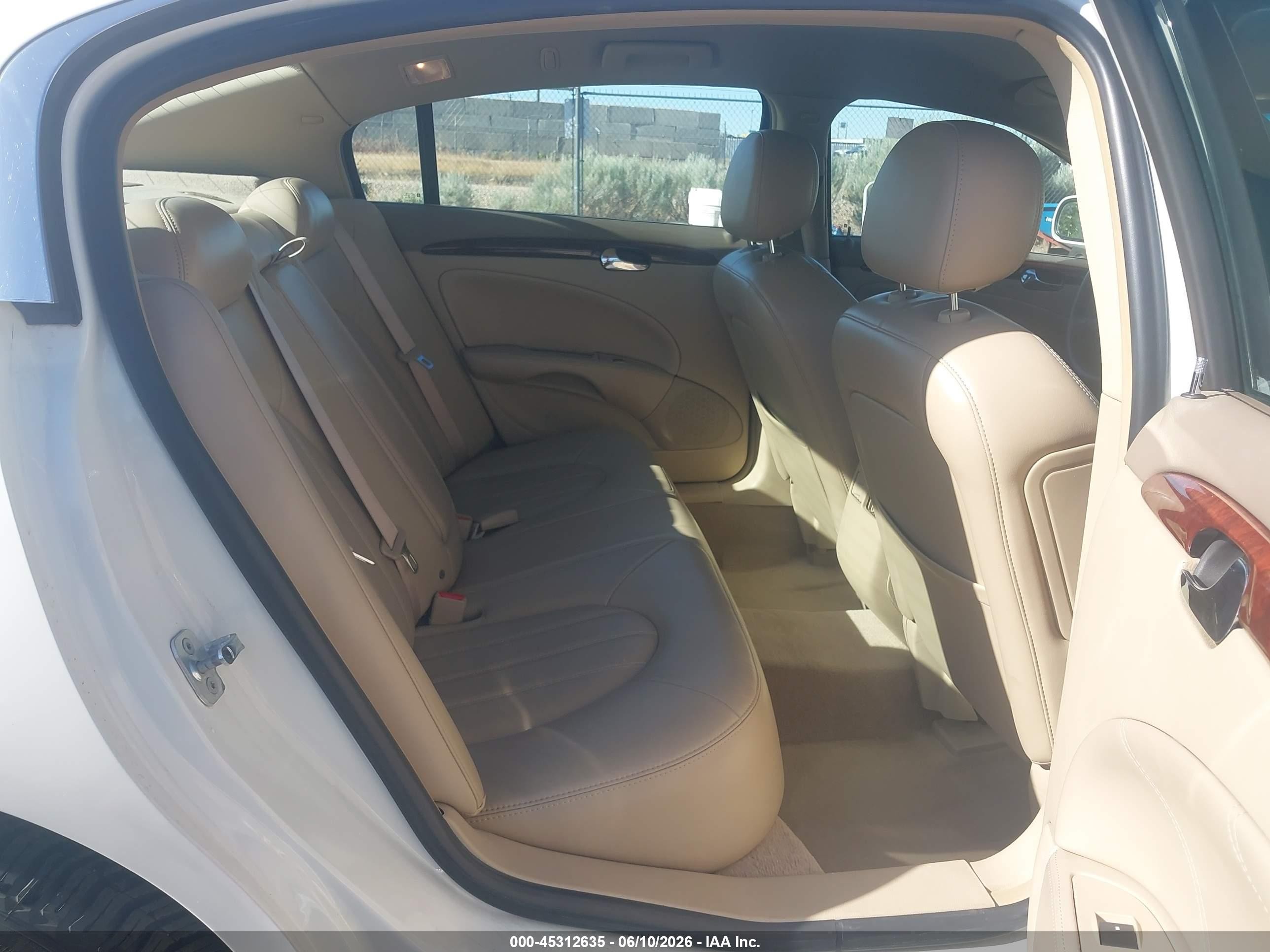 2006 Buick Lucerne Cxs White vin: 1G4HE57Y06U136557