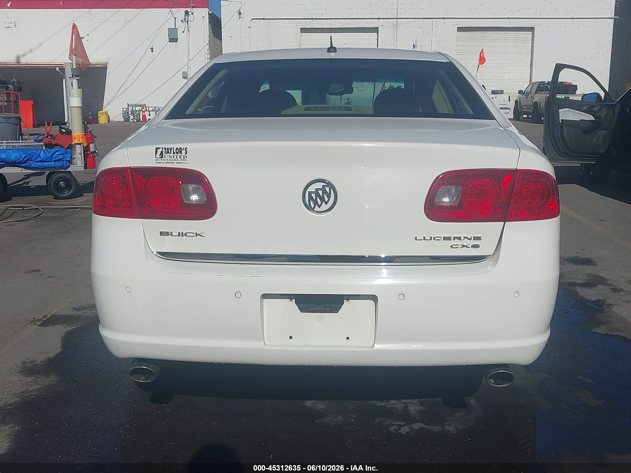 2006 Buick Lucerne Cxs White vin: 1G4HE57Y06U136557