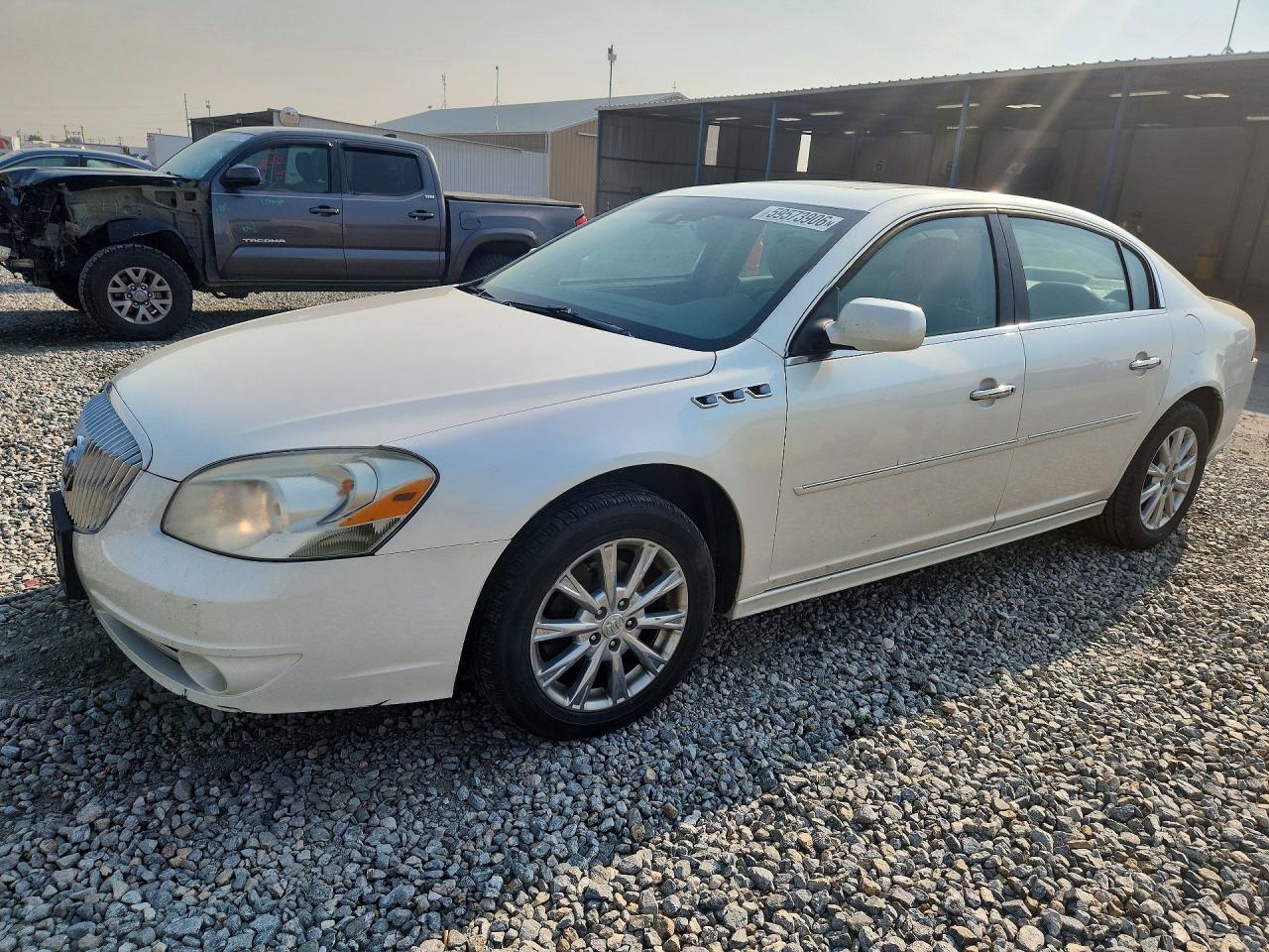 2011 Buick Lucerne White vin: 1G4HJ5EM2BU127140
