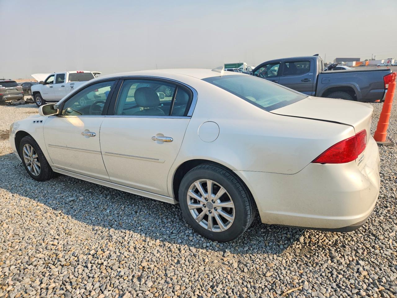 2011 Buick Lucerne Белый vin: 1G4HJ5EM2BU127140