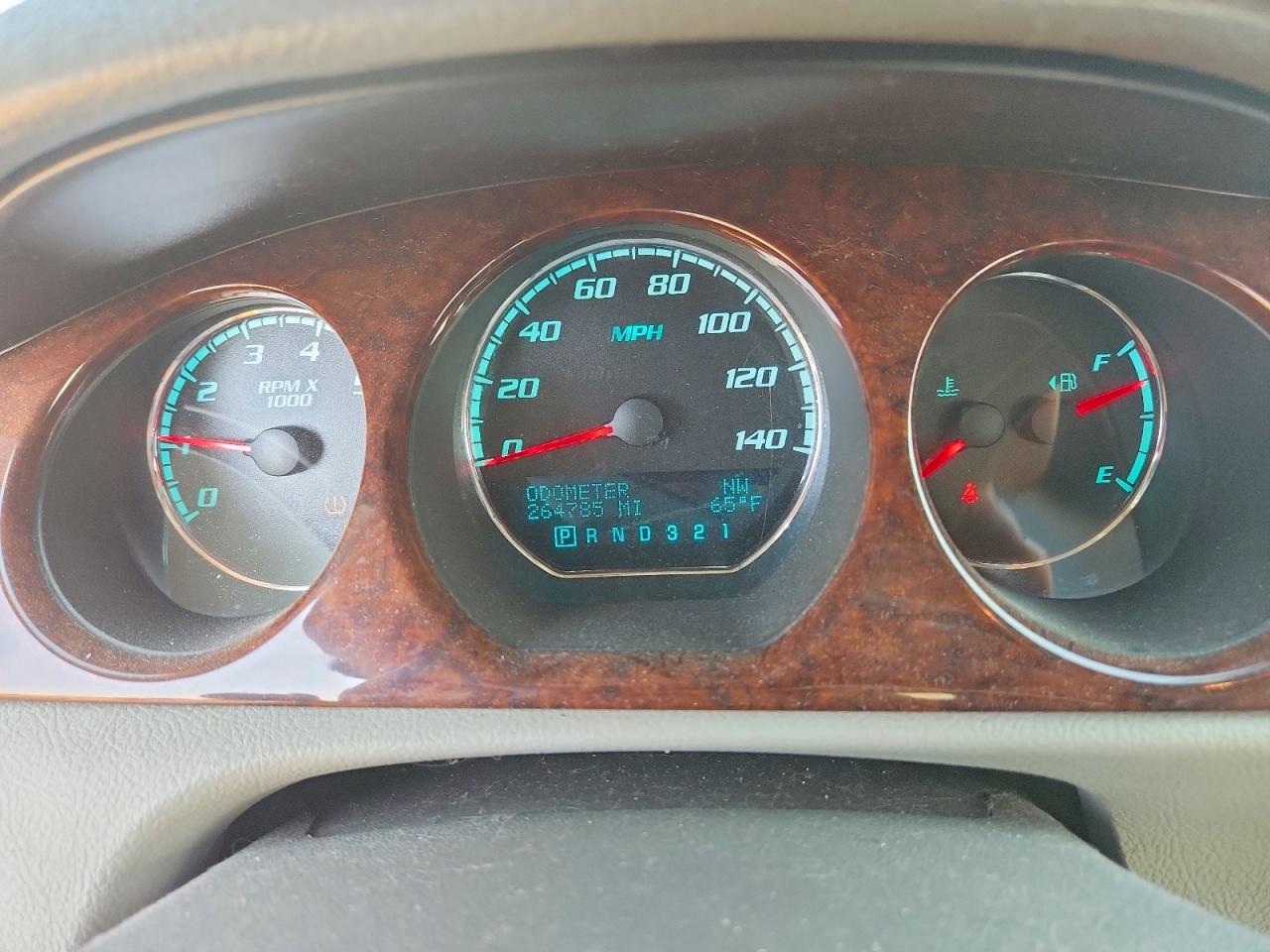 2011 Buick Lucerne Белый vin: 1G4HJ5EM2BU127140
