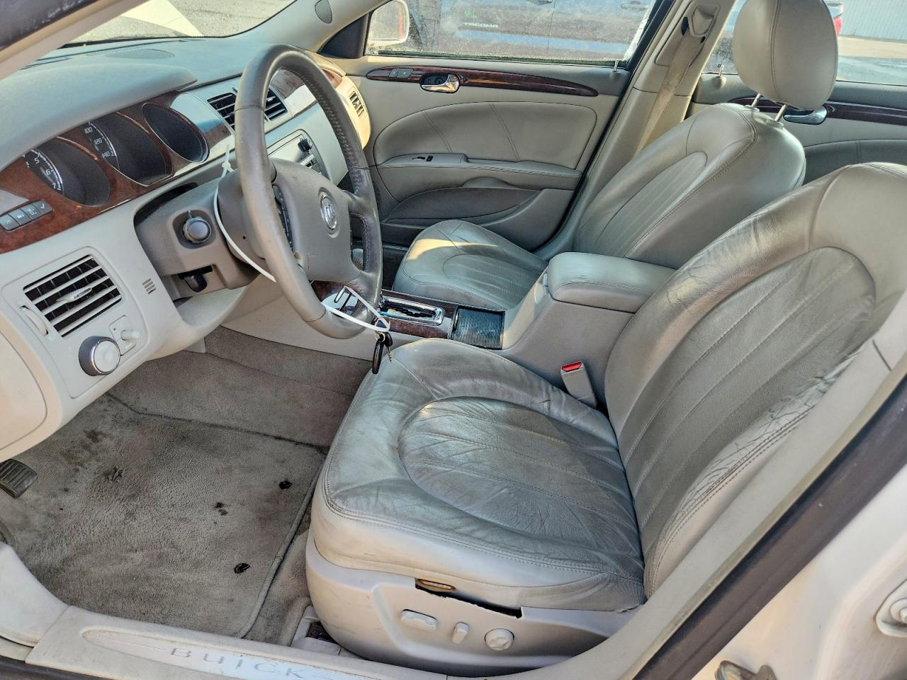 2011 Buick Lucerne Белый vin: 1G4HJ5EM2BU127140