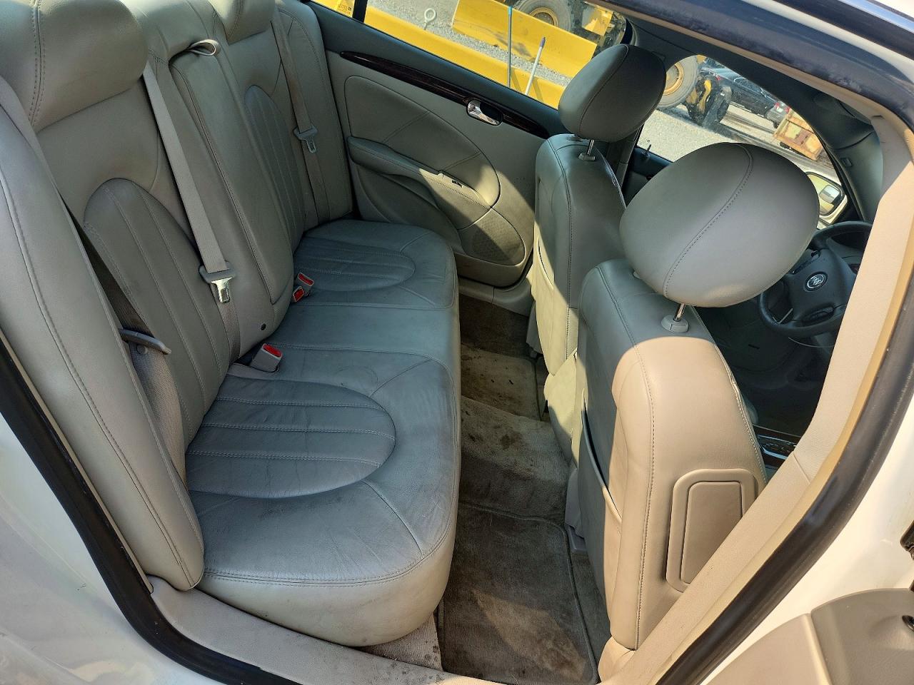 2011 Buick Lucerne Белый vin: 1G4HJ5EM2BU127140