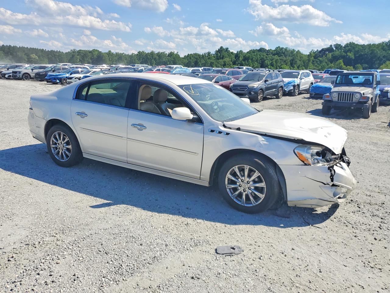 2011 Buick Lacerne Cream vin: 1G4HJ5EM7BU125366