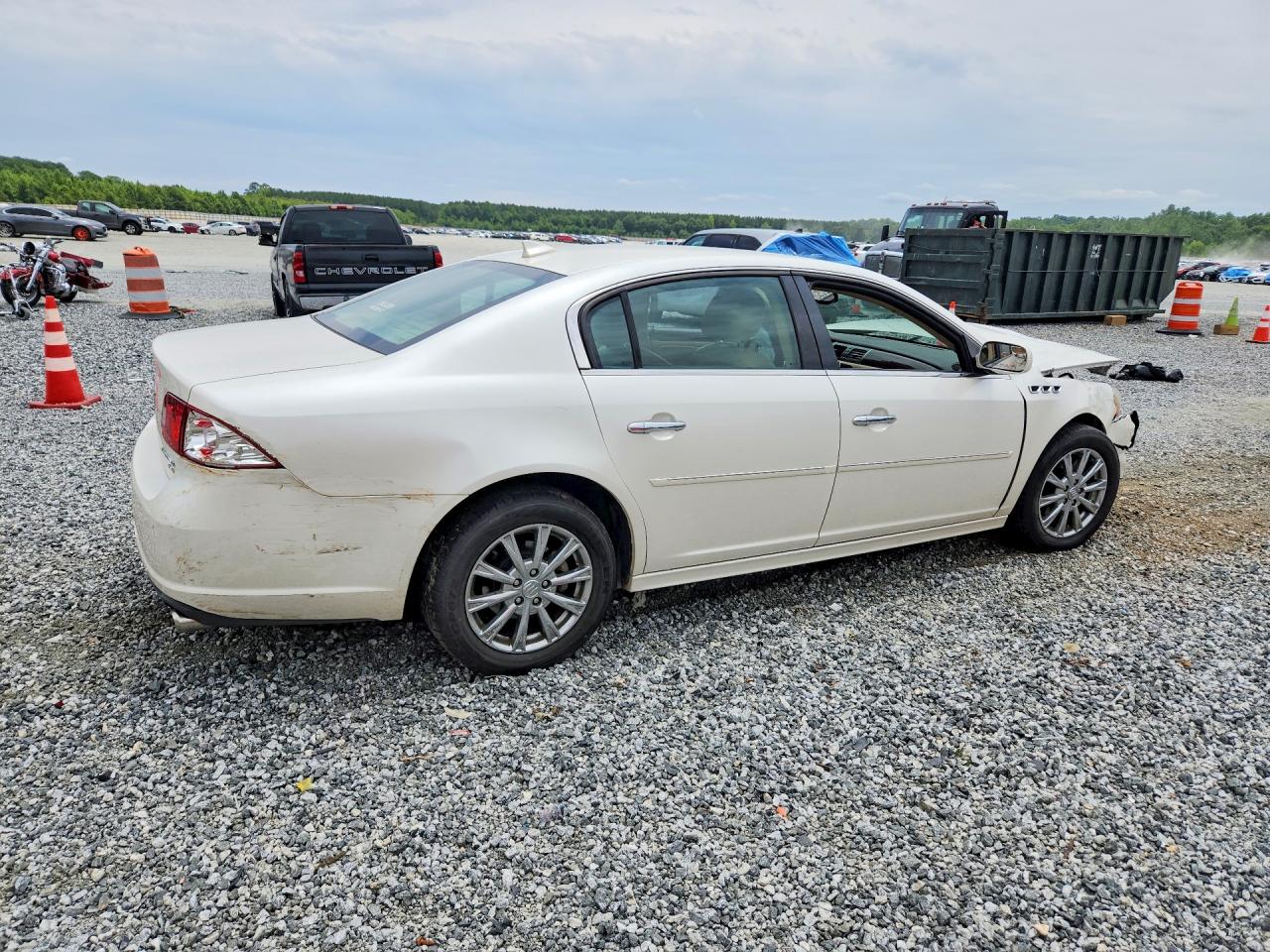 2011 Buick Lacerne Cream vin: 1G4HJ5EM7BU125366