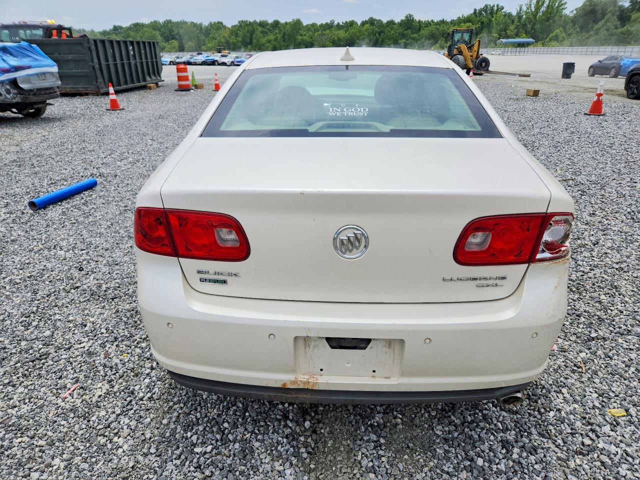 2011 Buick Lacerne Cream vin: 1G4HJ5EM7BU125366