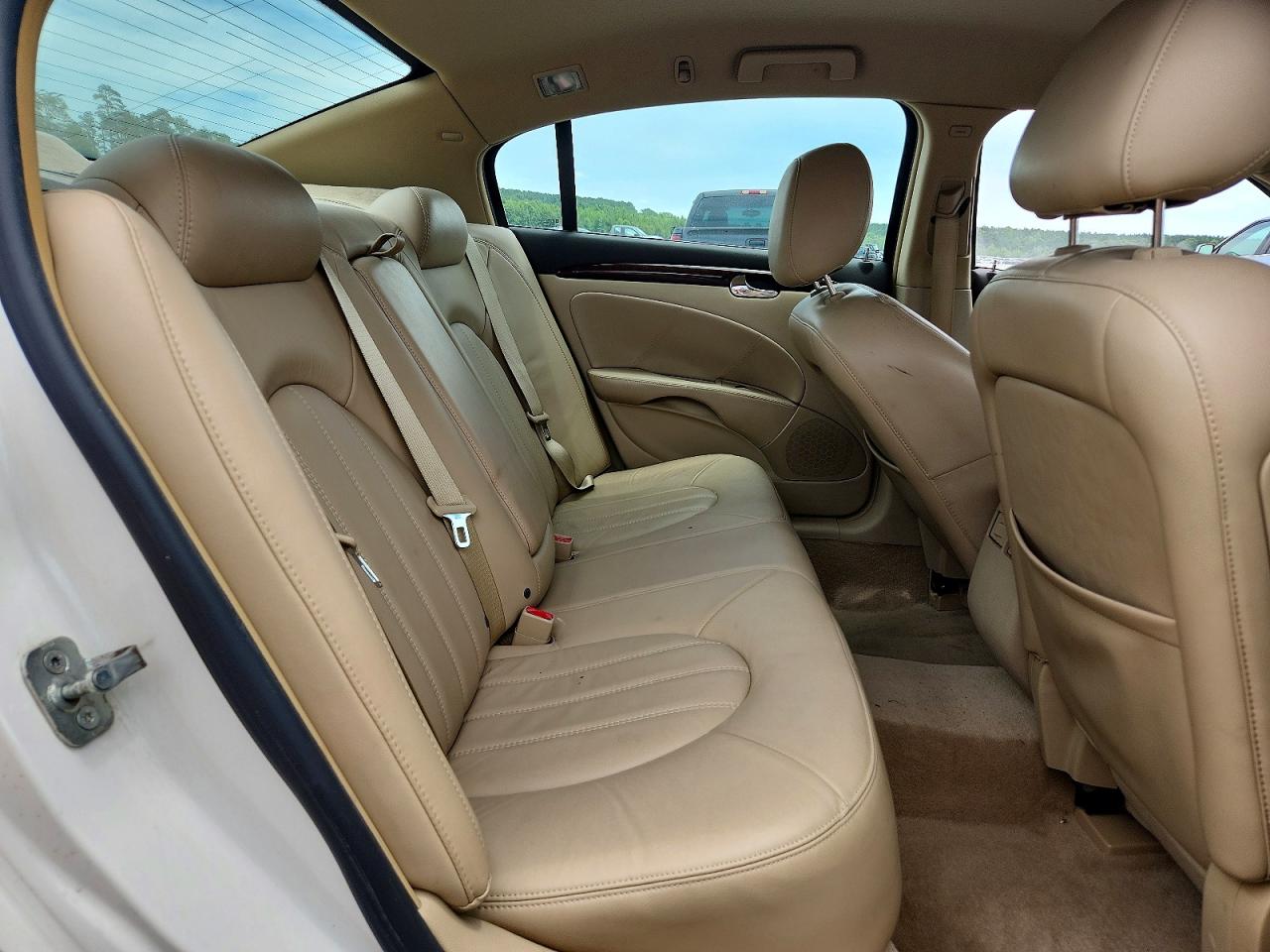 2011 Buick Lacerne Cream vin: 1G4HJ5EM7BU125366