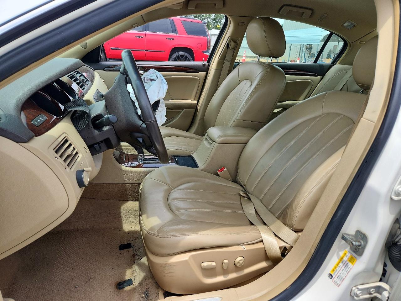 2011 Buick Lacerne Cream vin: 1G4HJ5EM7BU125366