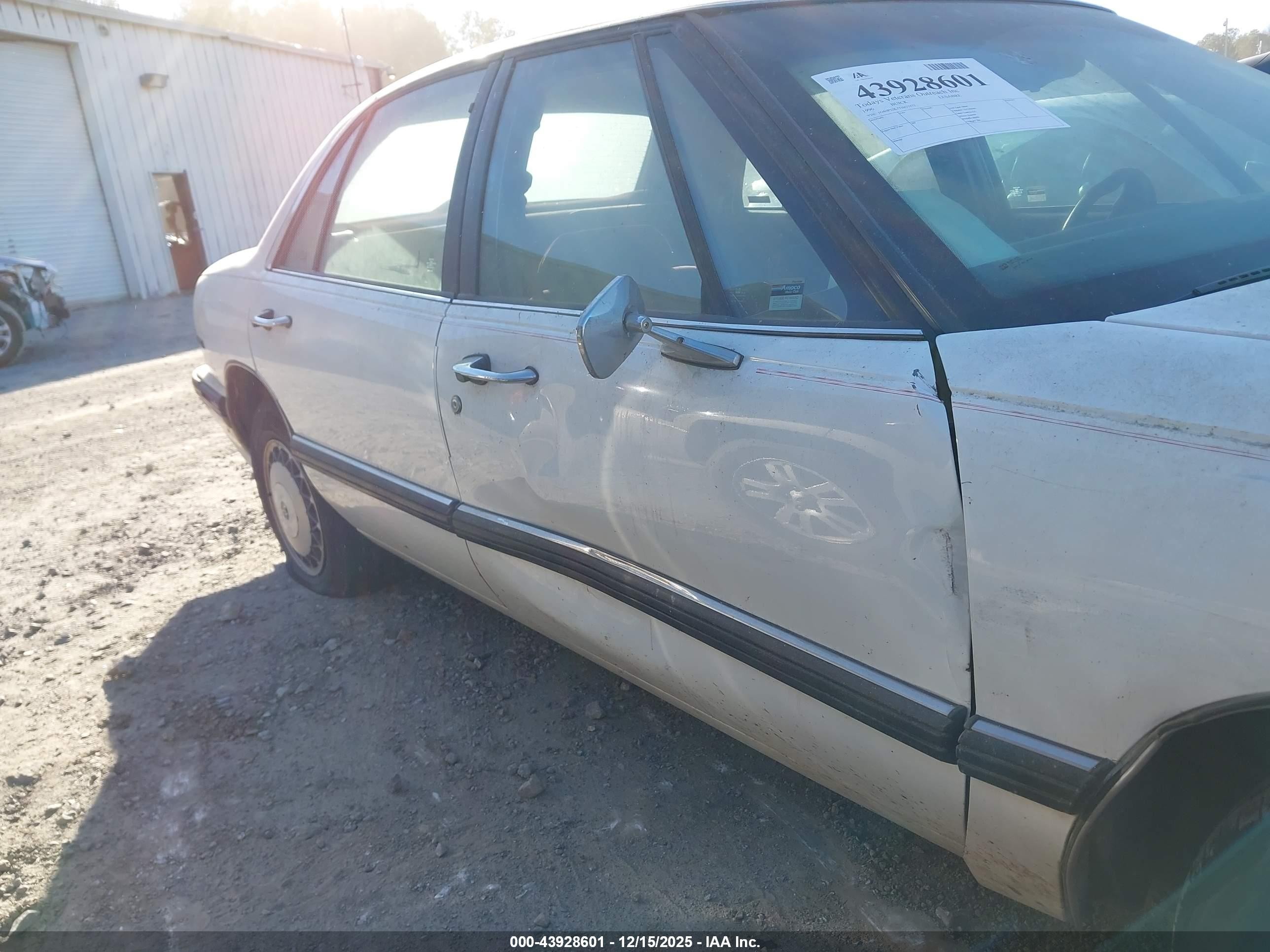 1996 Buick Lesabre Custom White vin: 1G4HP52K7TH437473