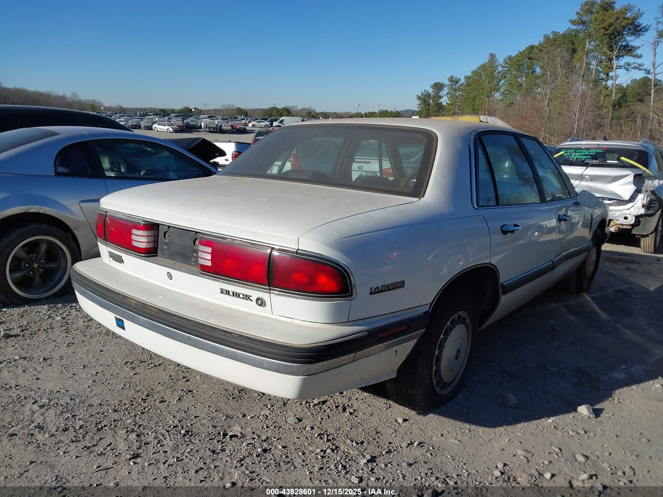 1996 Buick Lesabre Custom White vin: 1G4HP52K7TH437473