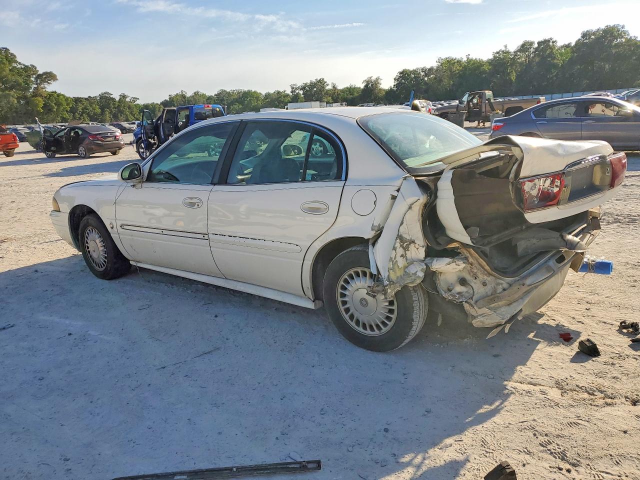 2001 Buick Lesabre Custom White vin: 1G4HP54K81U203151